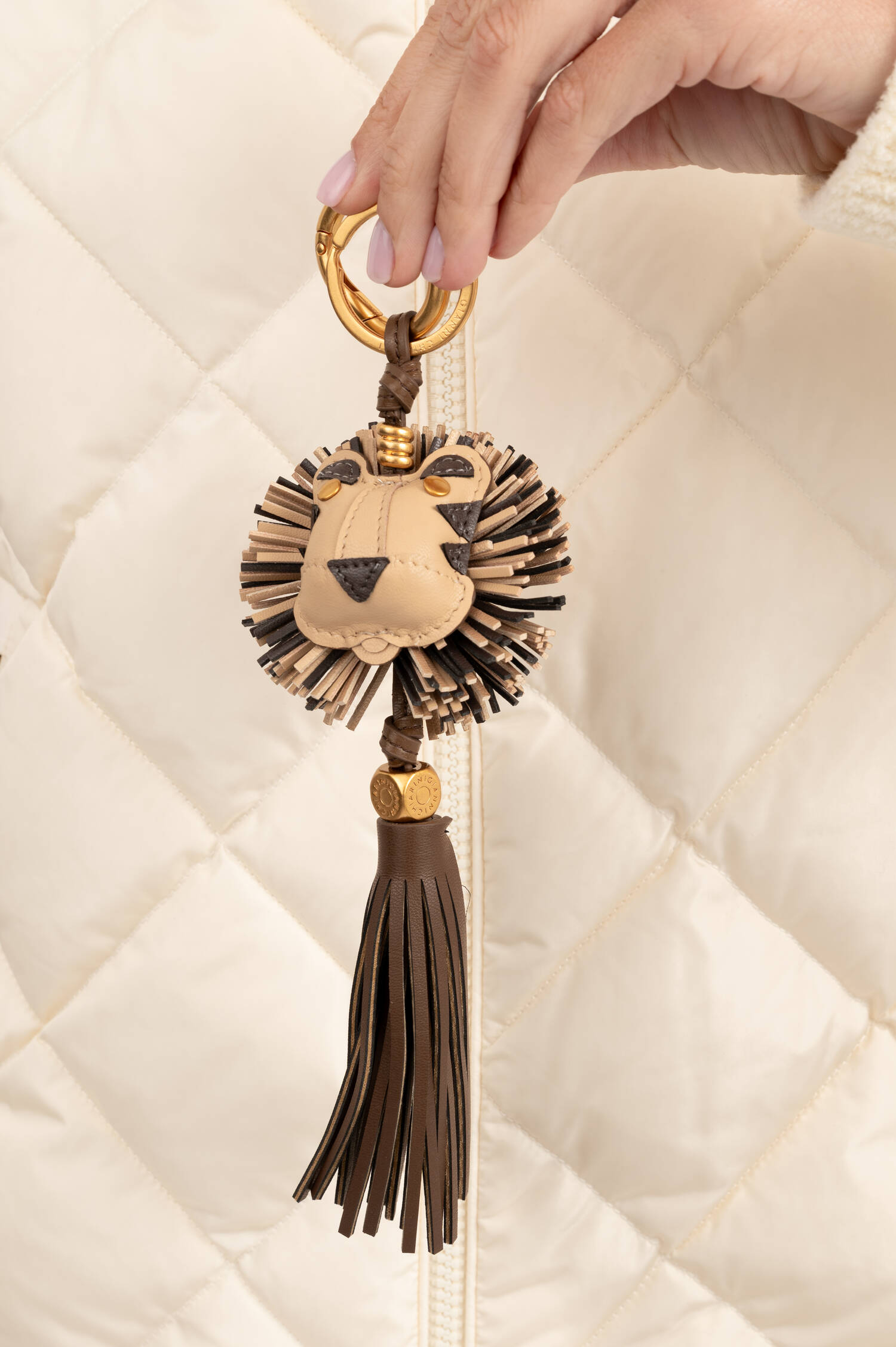 Lederanhänger CHARM LEO in Beige/Braun Lederanhänger CHARM LEO in Beige/Braun