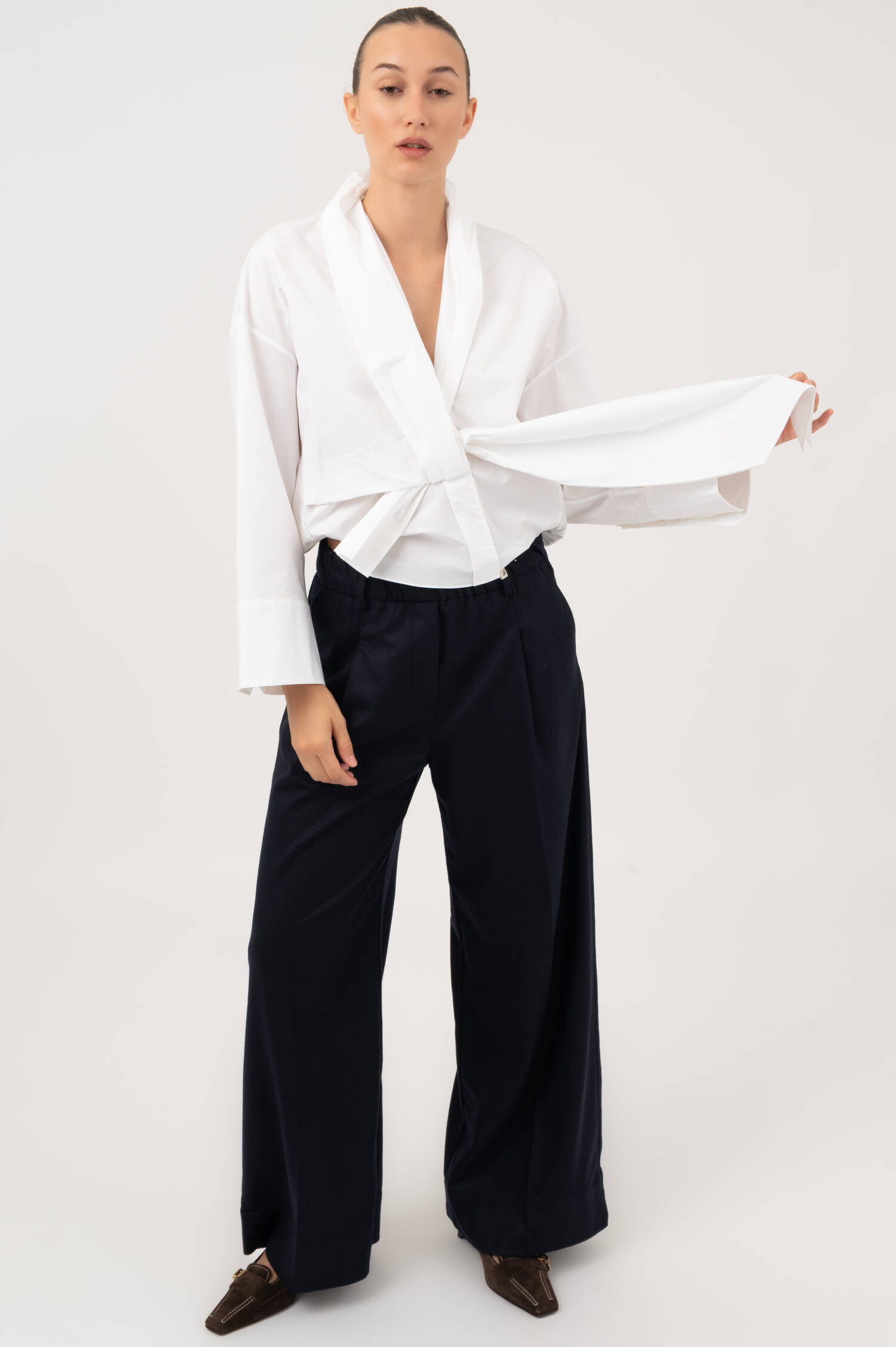 Popelin Bluse mit Knoten in Weiß