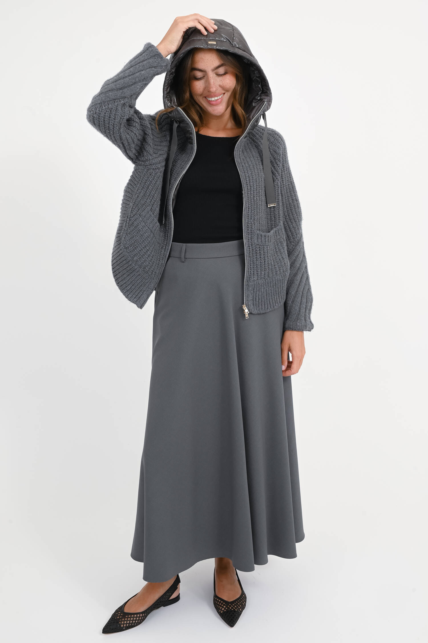 Strickjacke mit Dauneneinsatz und Kapuze in Antra