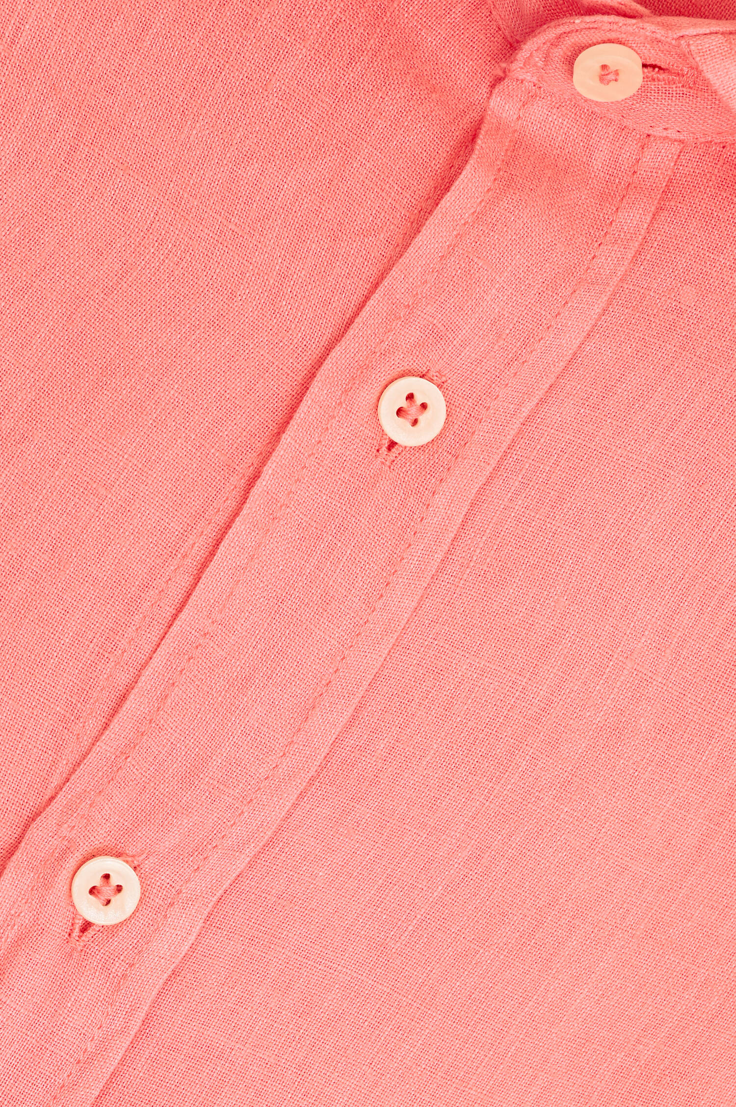 Leinenhemd in Koralle
