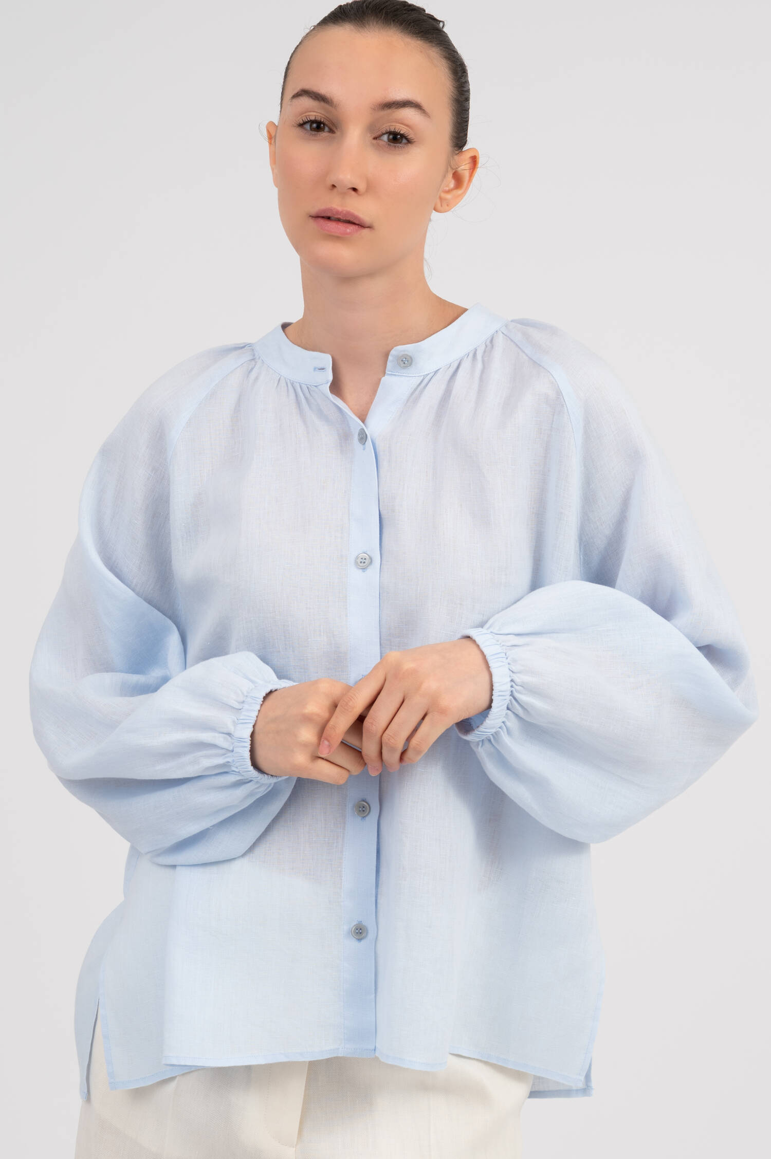 Leinenbluse mit Stehkragen in Oceanblau