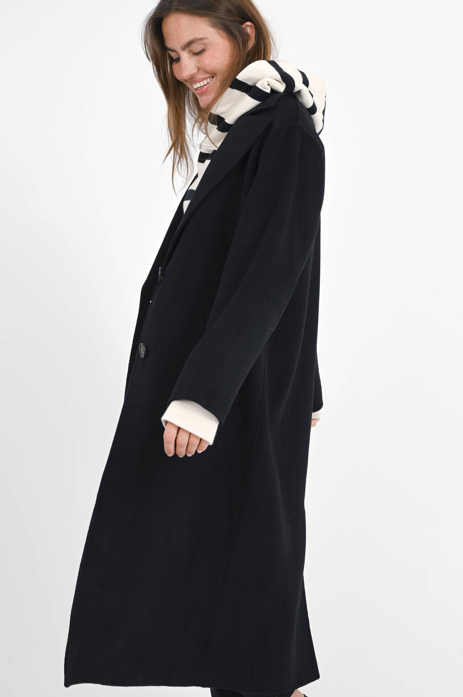 Maxi-Wollmantel in Schwarz Maxi-Wollmantel in Schwarz