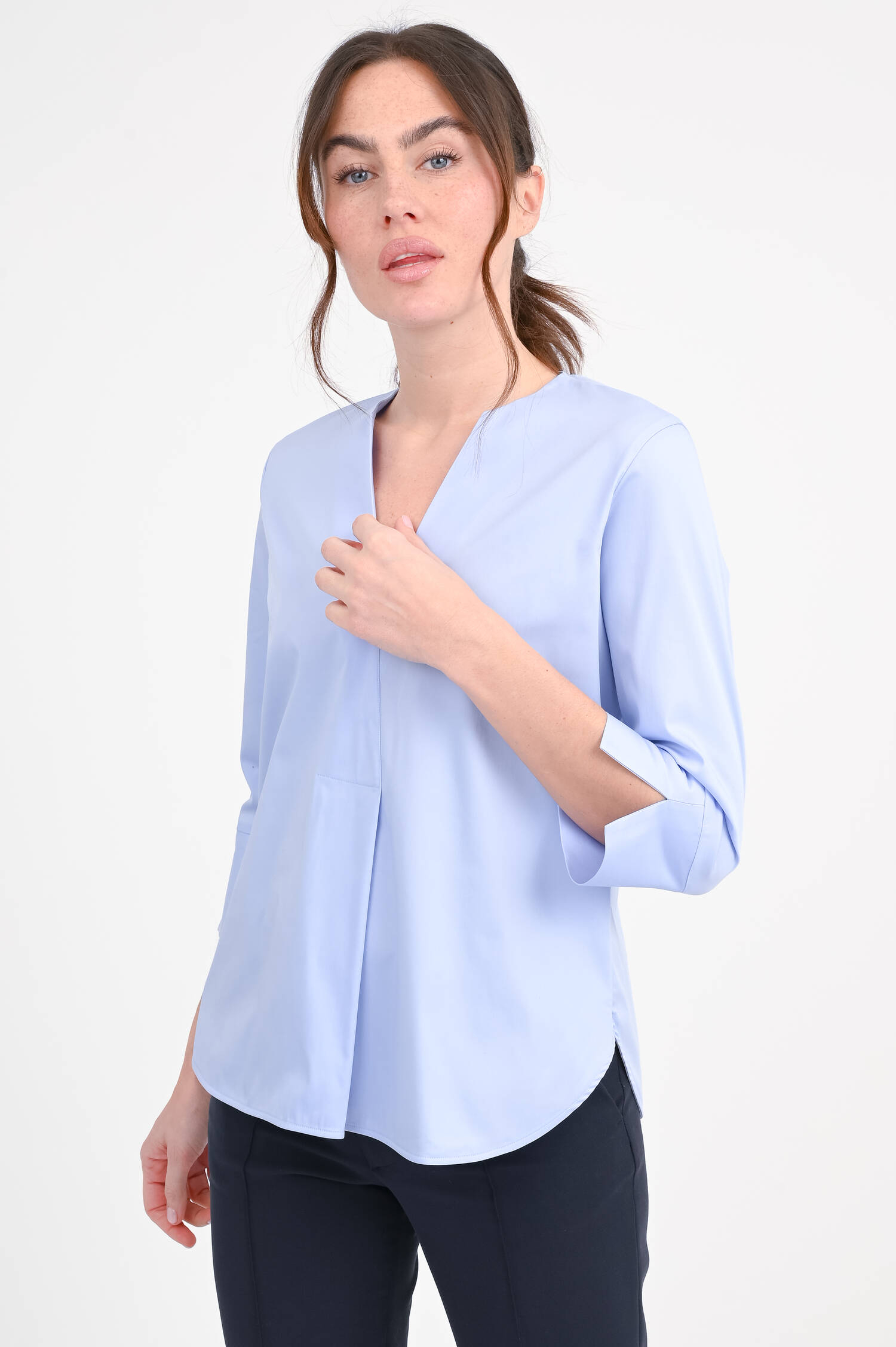 Bluse mit V-Auschnitt in Hellblau