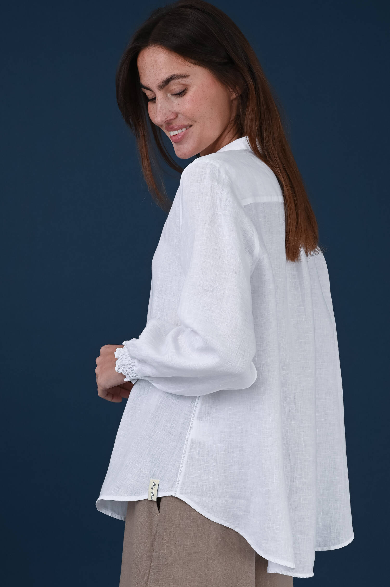 Leinenbluse mit Smockbündchen in Weiß