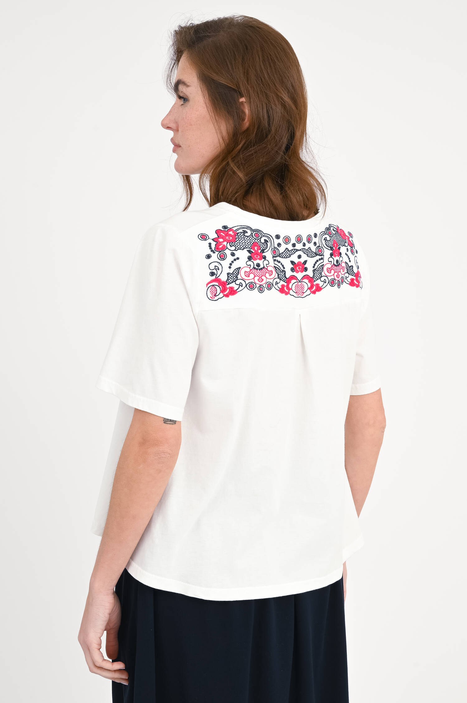 Baumwoll-Shirt mit AMOUR Stickerei in Weiß