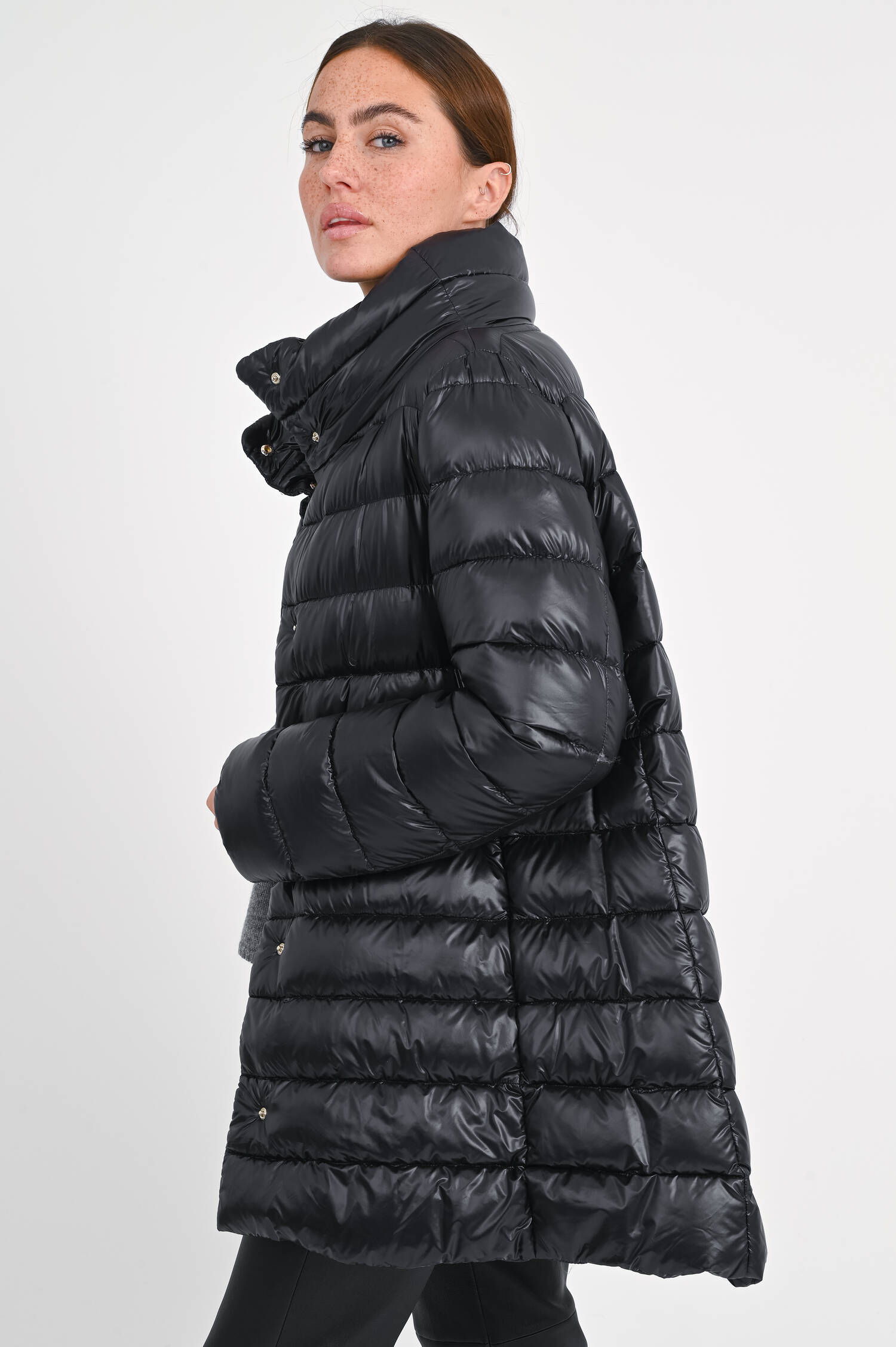 Daunenmantel AMELIA in Schwarz Daunenmantel AMELIA in Schwarz