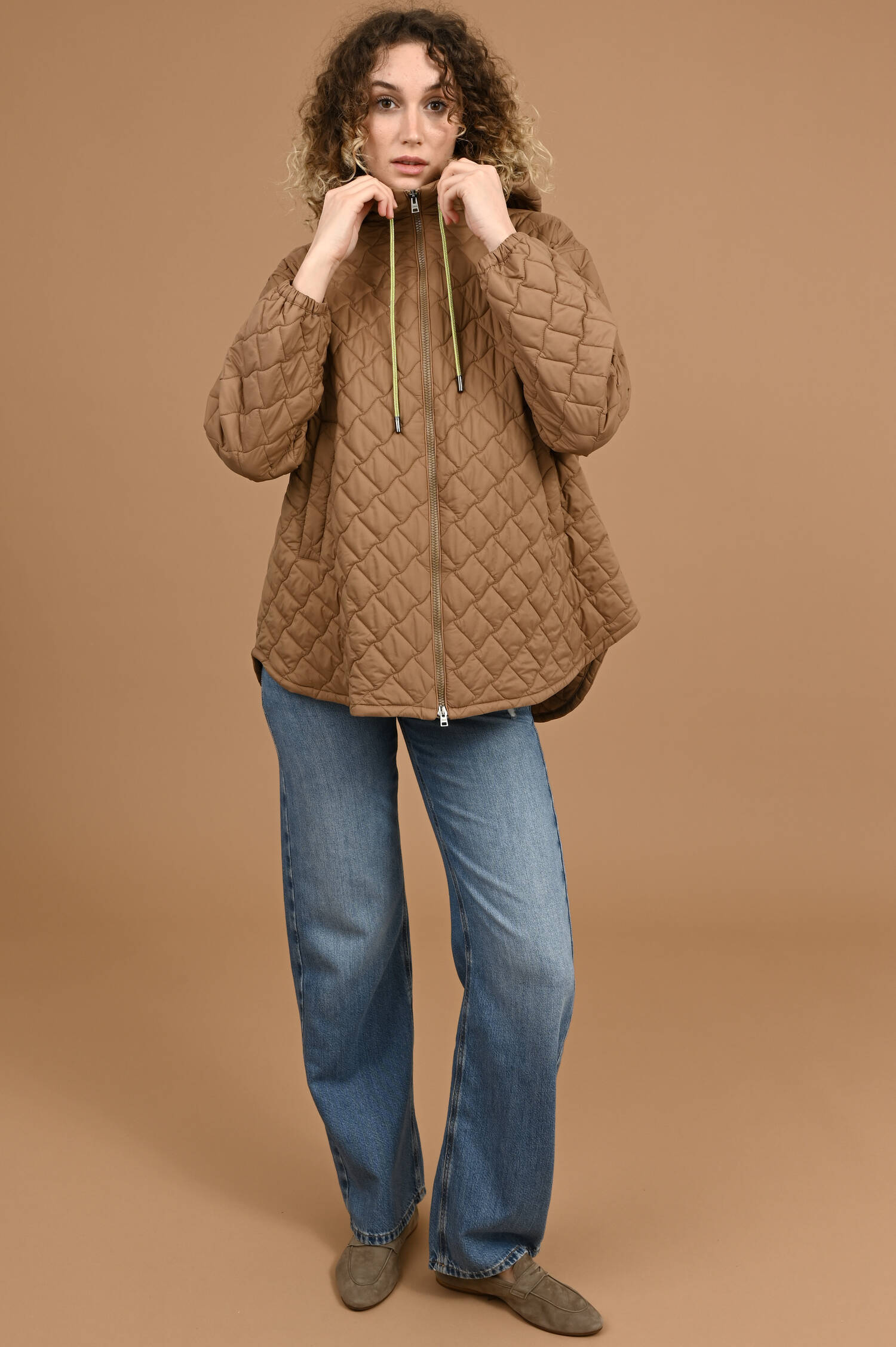 Steppjacke mit Kapuze in Camelbraun