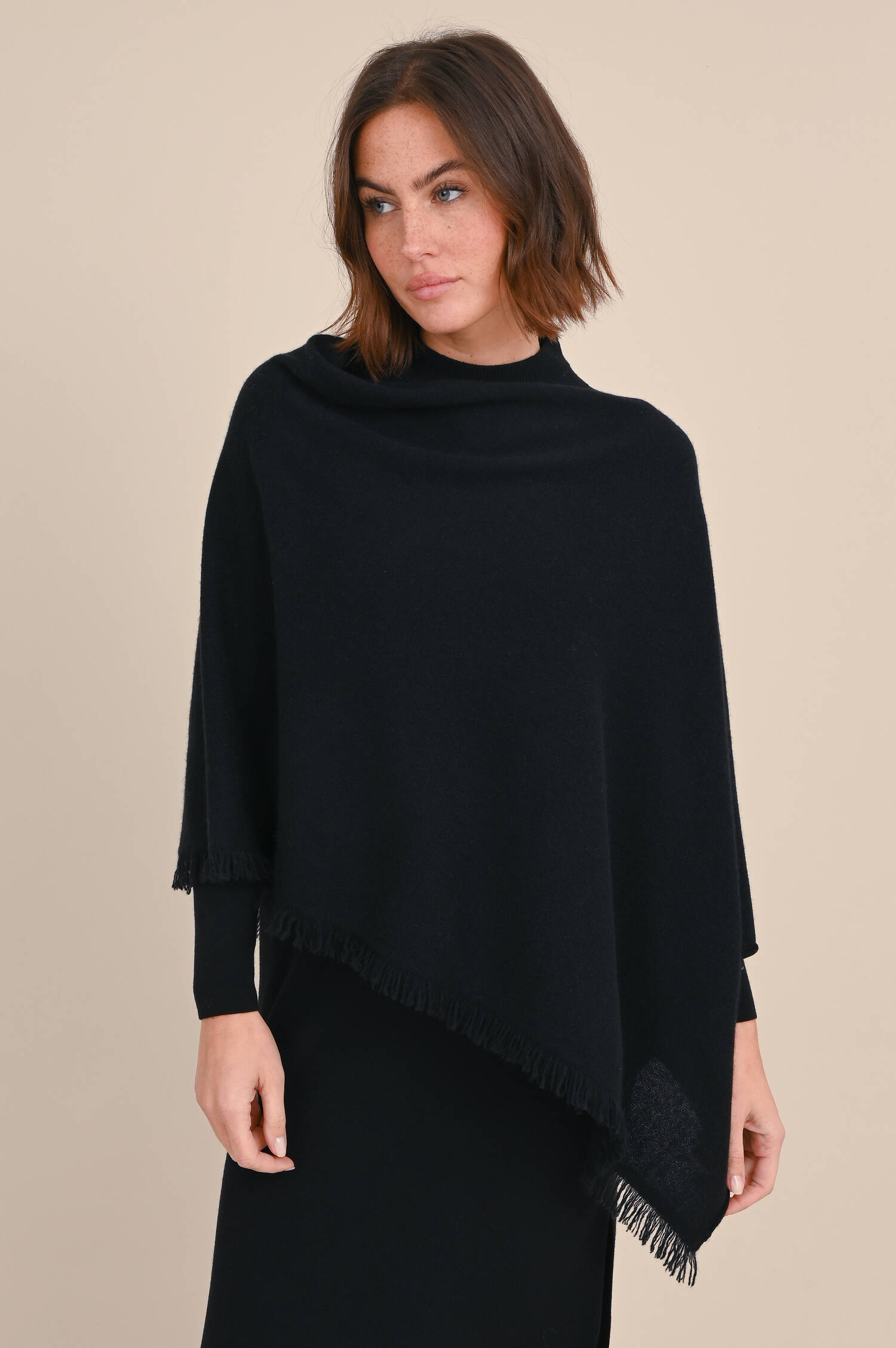 Cashmere Poncho in Schwarz Cashmere Poncho in Schwarz