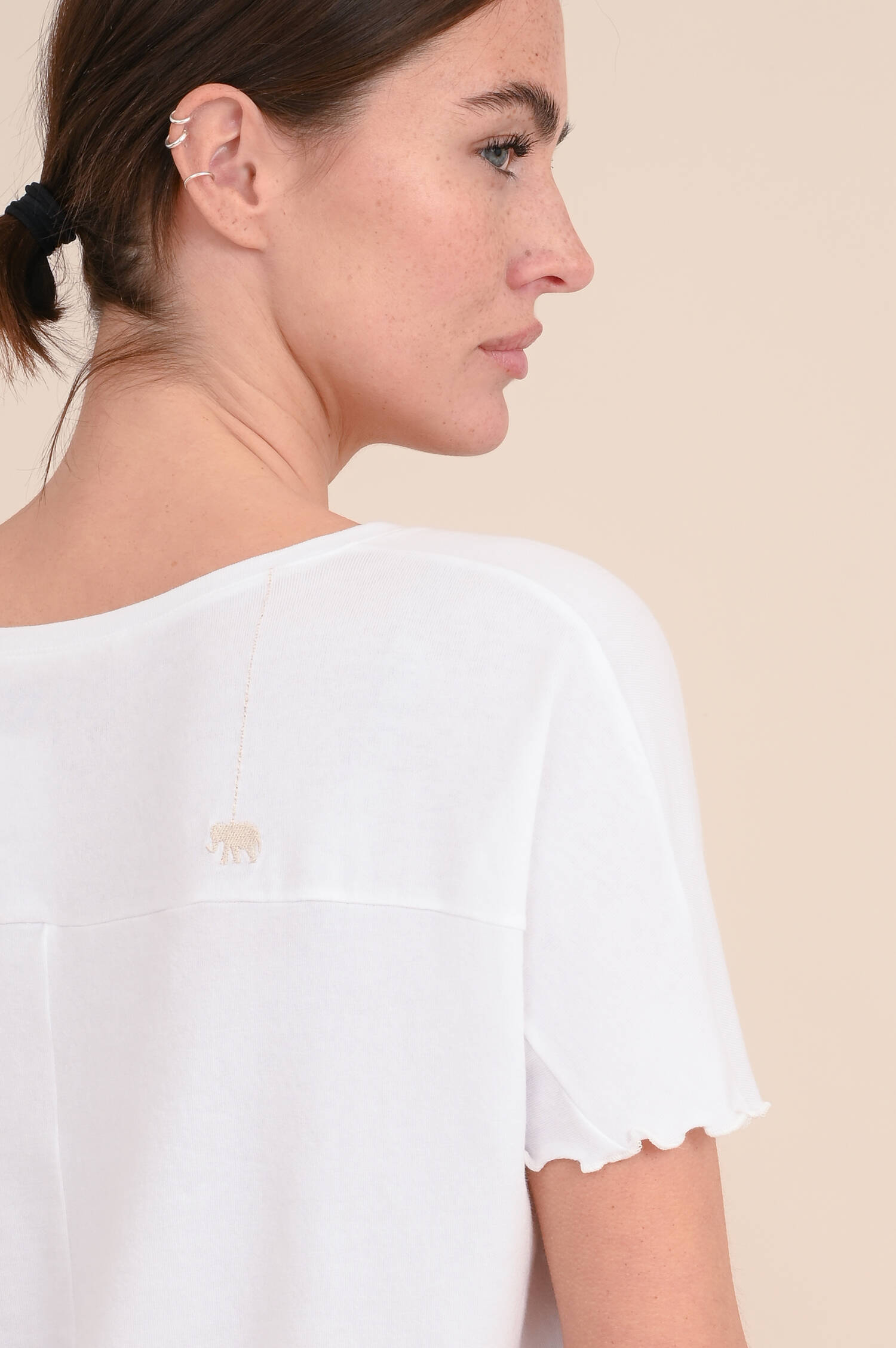 Shirt mit Rüschensaum in Weiß