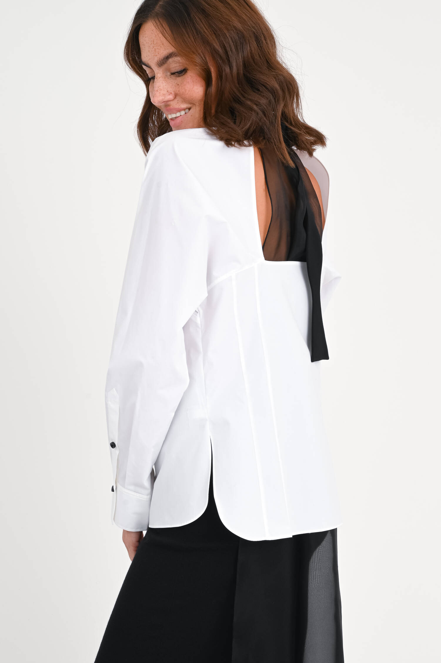 Offene Bluse mit Tafteinsatz in Weiß/Schwarz Offene Bluse mit Tafteinsatz in Weiß/Schwarz