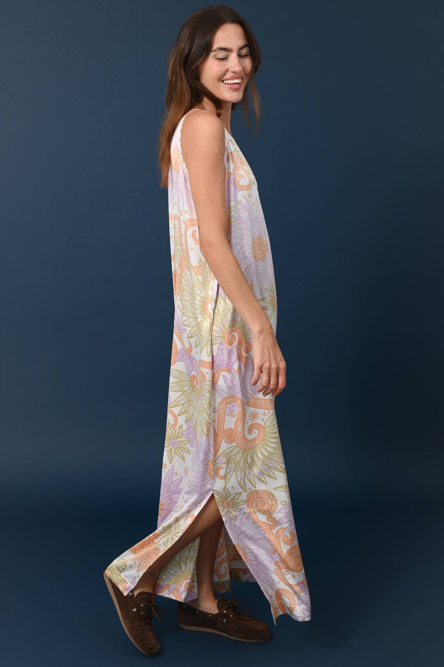 Seidenschlupfkleid mit Floralem Tropischen Print