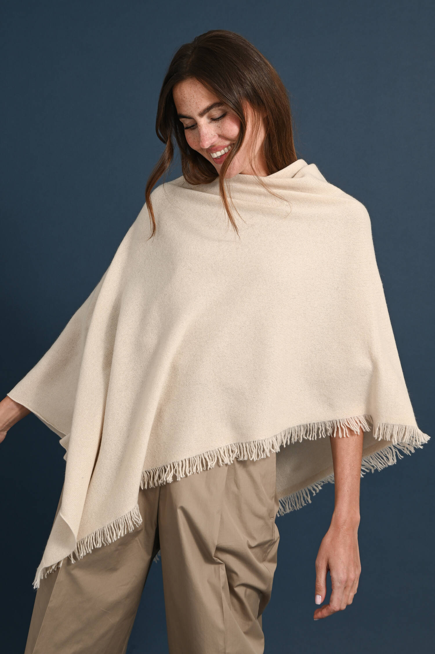 Poncho aus Cashmere in Beige