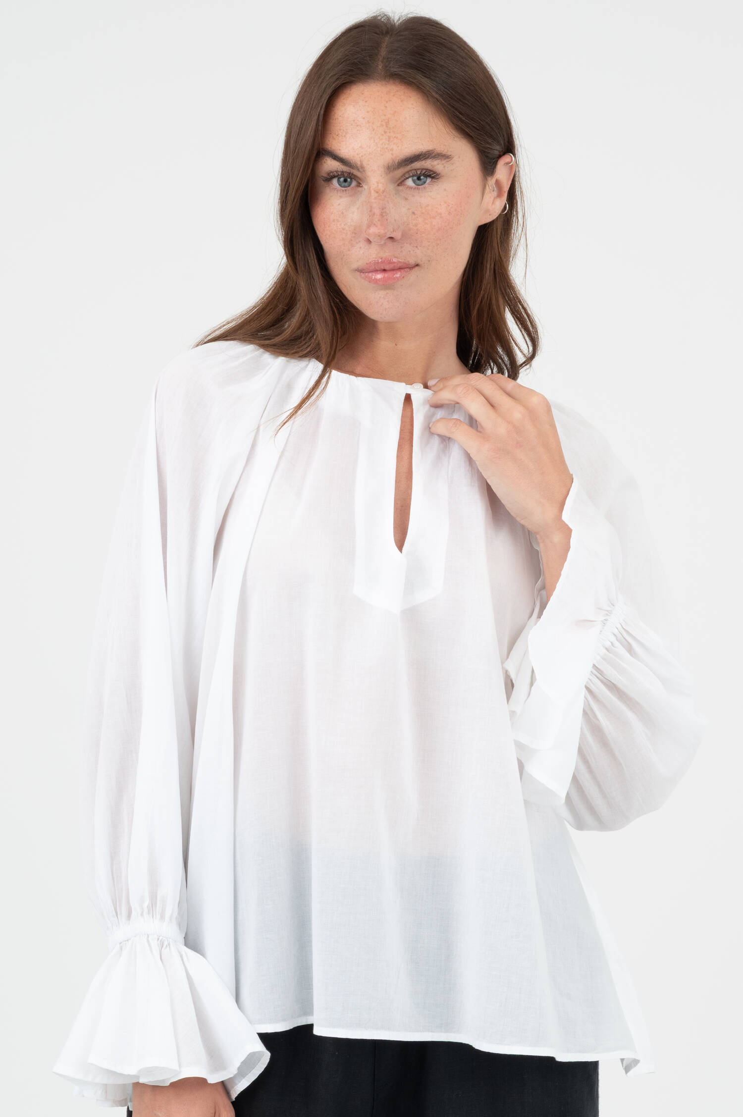 Bluse CARMEN in Weiß Bluse CARMEN in Weiß