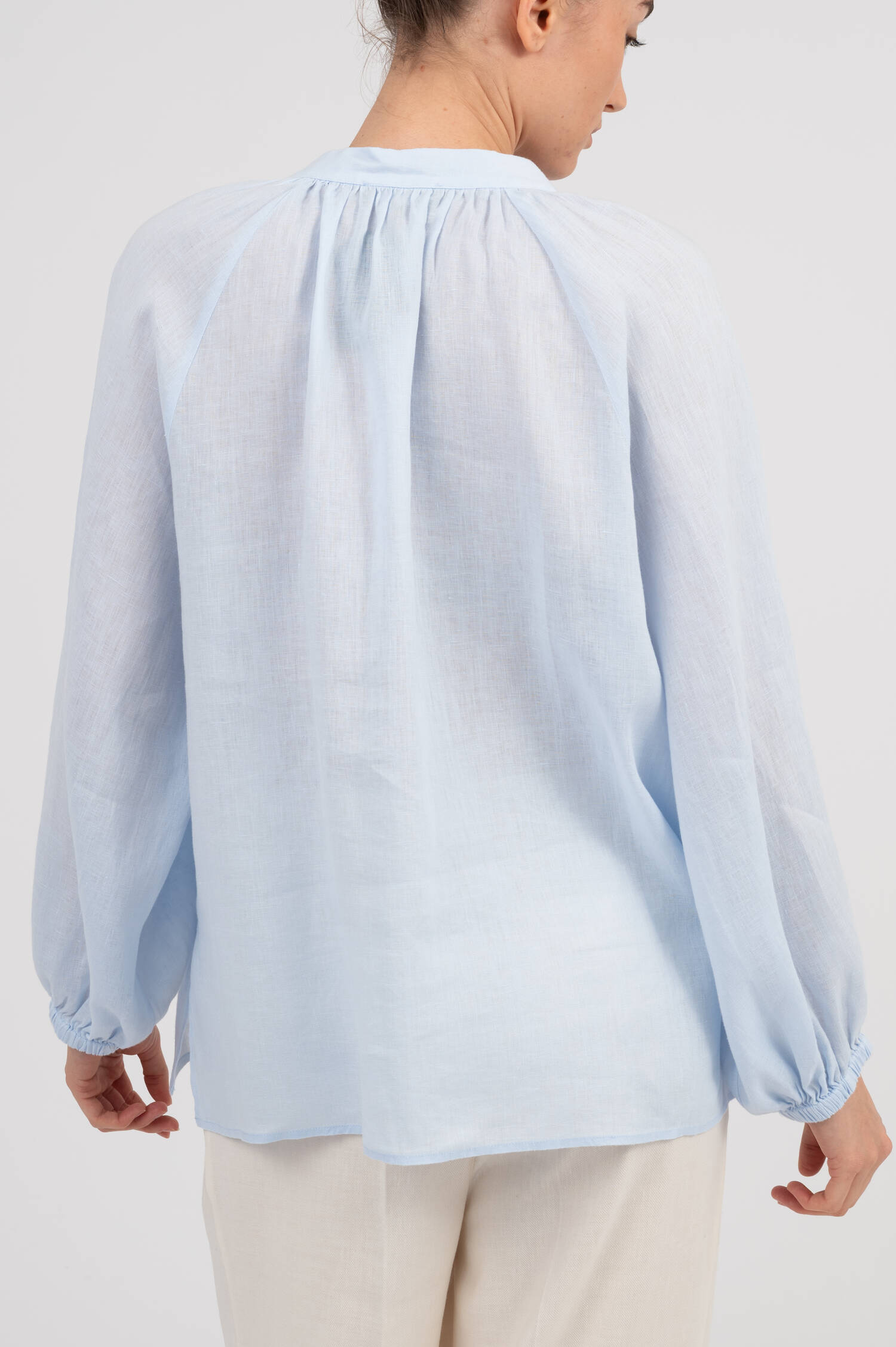 Leinenbluse mit Stehkragen in Oceanblau