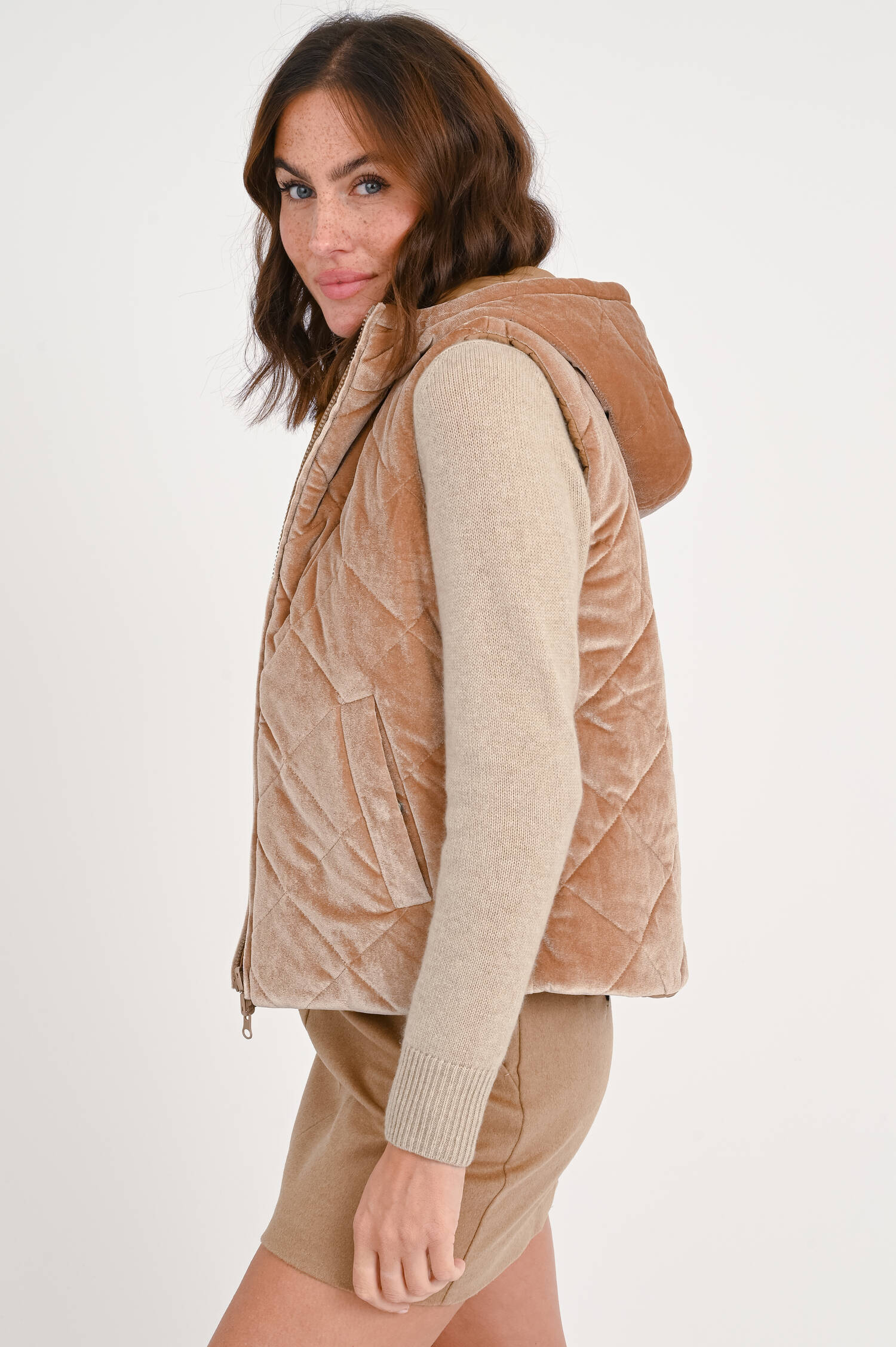 Wendegilet mit Kapuze in Camel/Bronze Wendegilet mit Kapuze in Camel/Bronze