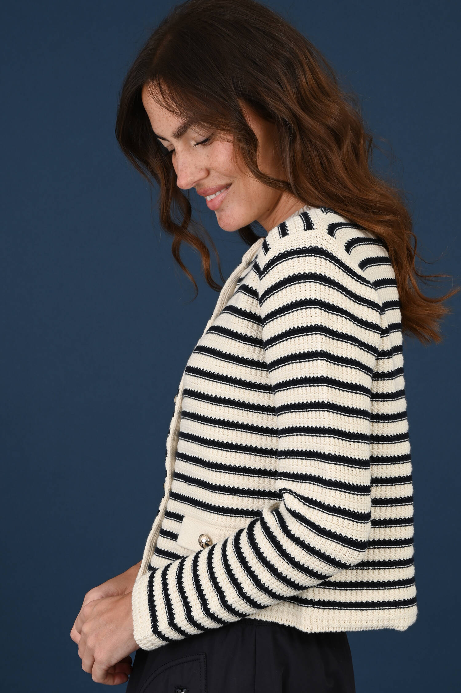 Cardigan aus Baumwoll-Mix in Ecru/Navy gestreift Cardigan aus Baumwoll-Mix in Ecru/Navy gestreift