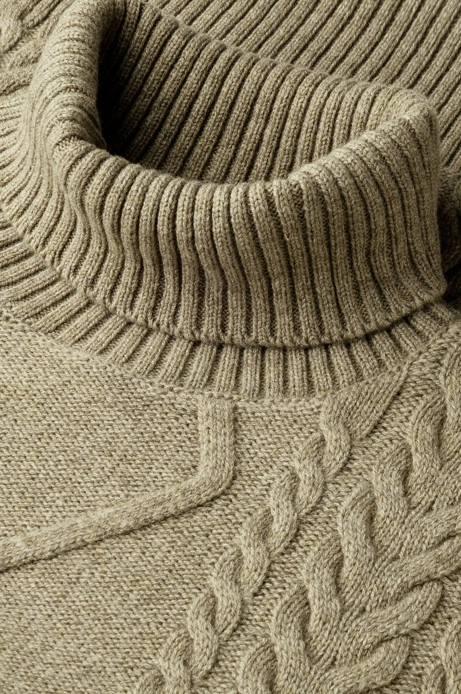 Zopfstrick-Pullover in Oliv Zopfstrick-Pullover in Oliv
