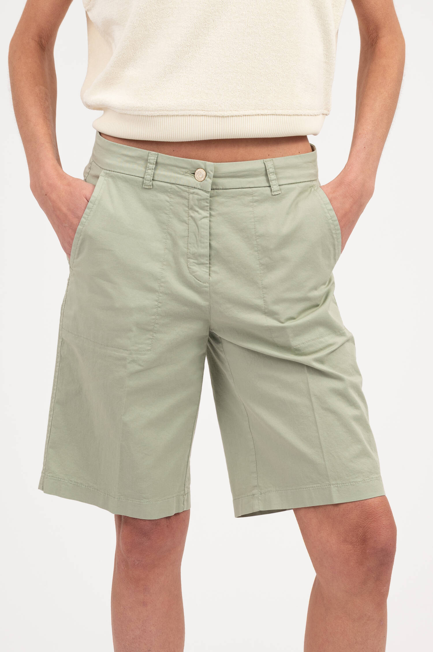 Bermuda Short STELLA in Salbeigrün