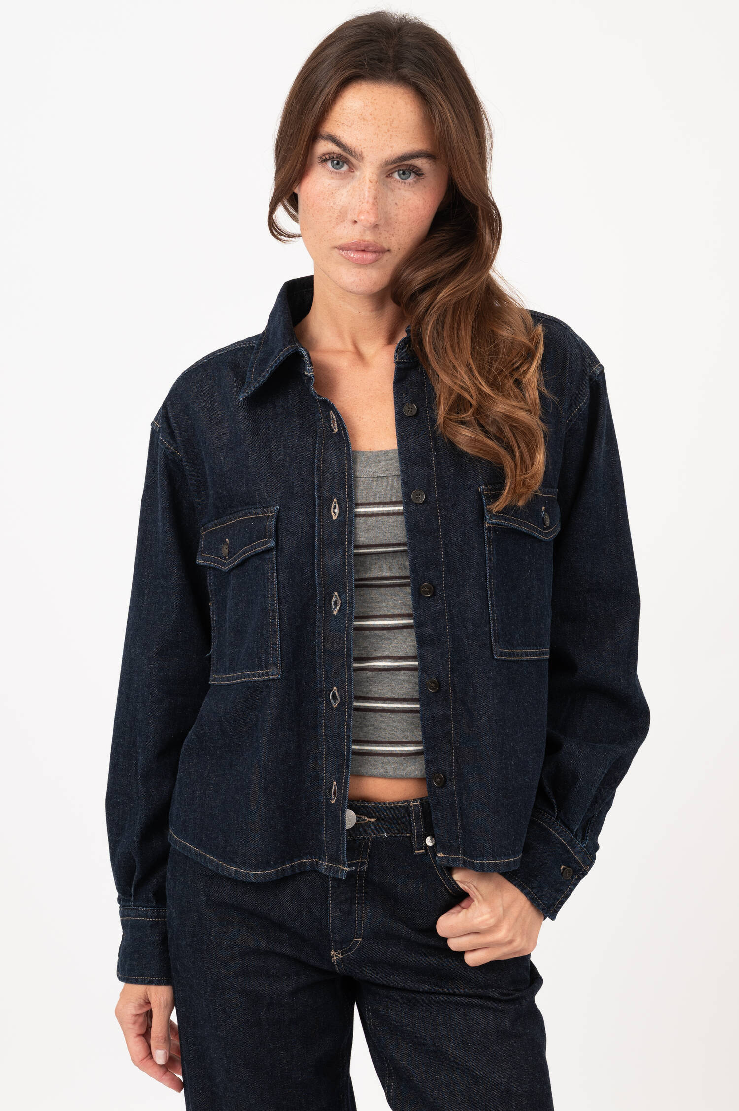 Boxy-Denim-Jacke in Dunkelblau Boxy-Denim-Jacke in Dunkelblau