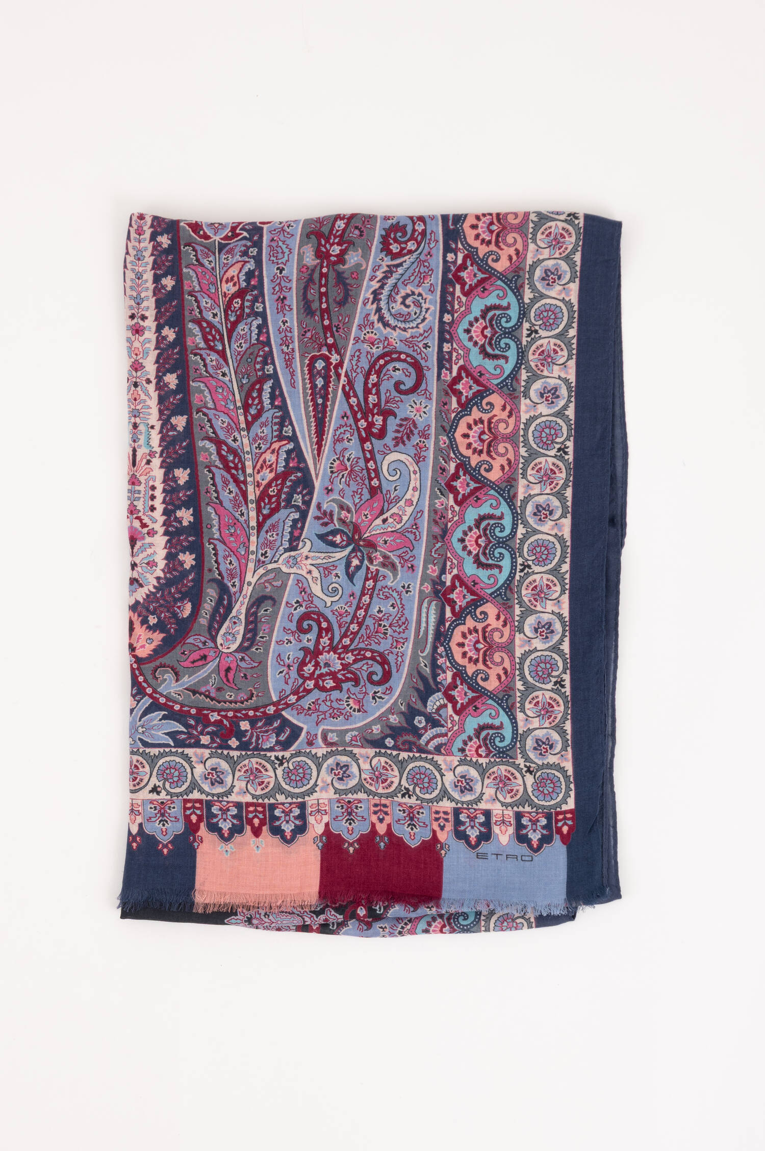Schal aus Modal-Cashmere-Mix in Violett/Blau Schal aus Modal-Cashmere-Mix in Violett/Blau