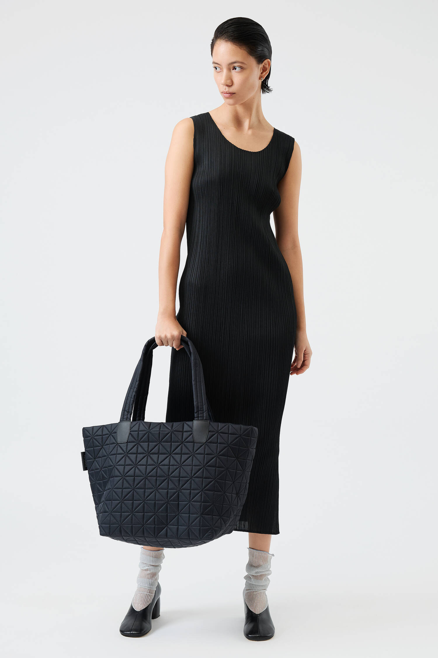 Tasche VEE MEDIUM in Schwarz