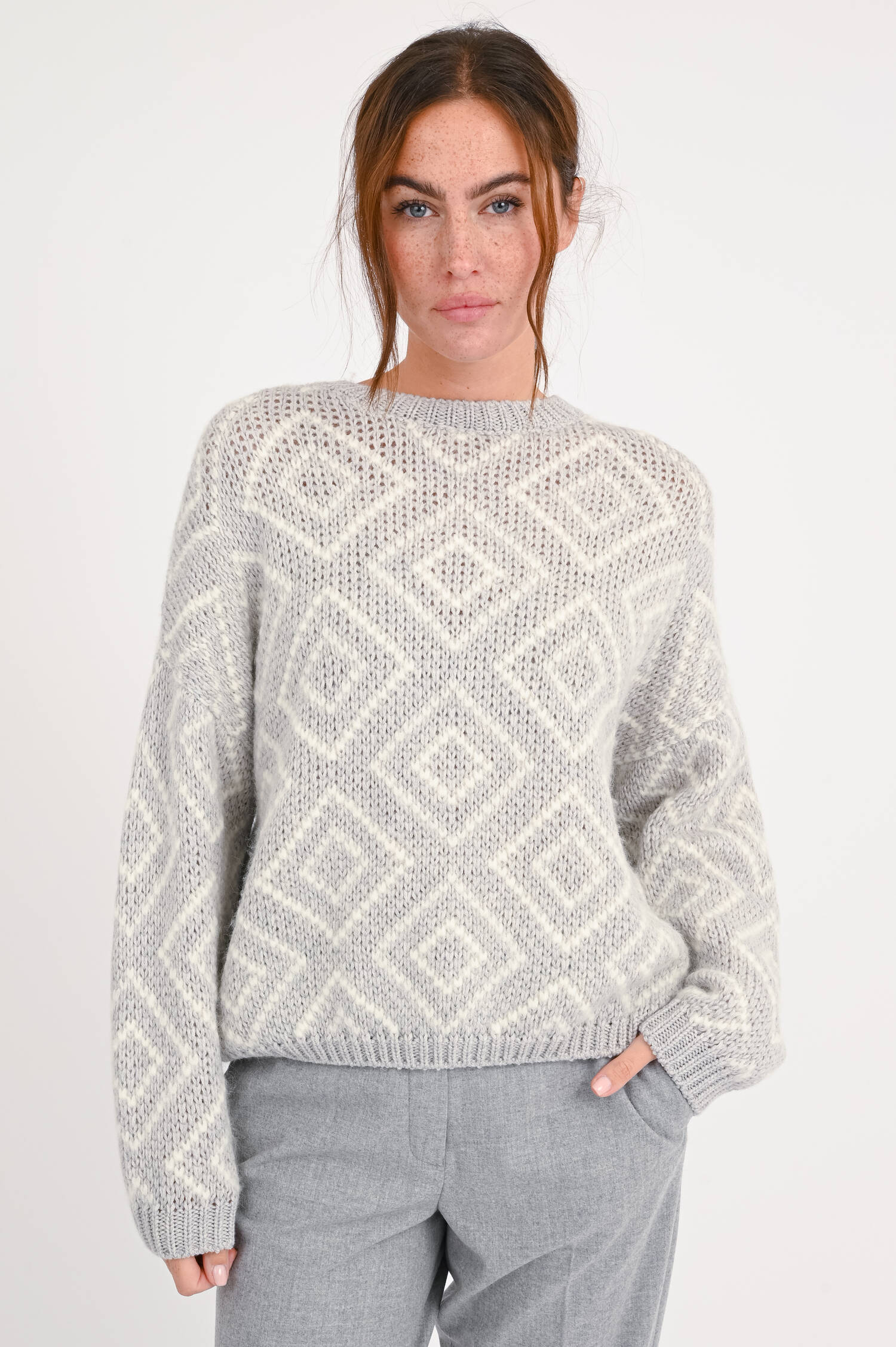 Pullover aus Wollmix in Hellgrau/Weiß gemustert Pullover aus Wollmix in Hellgrau/Weiß gemustert