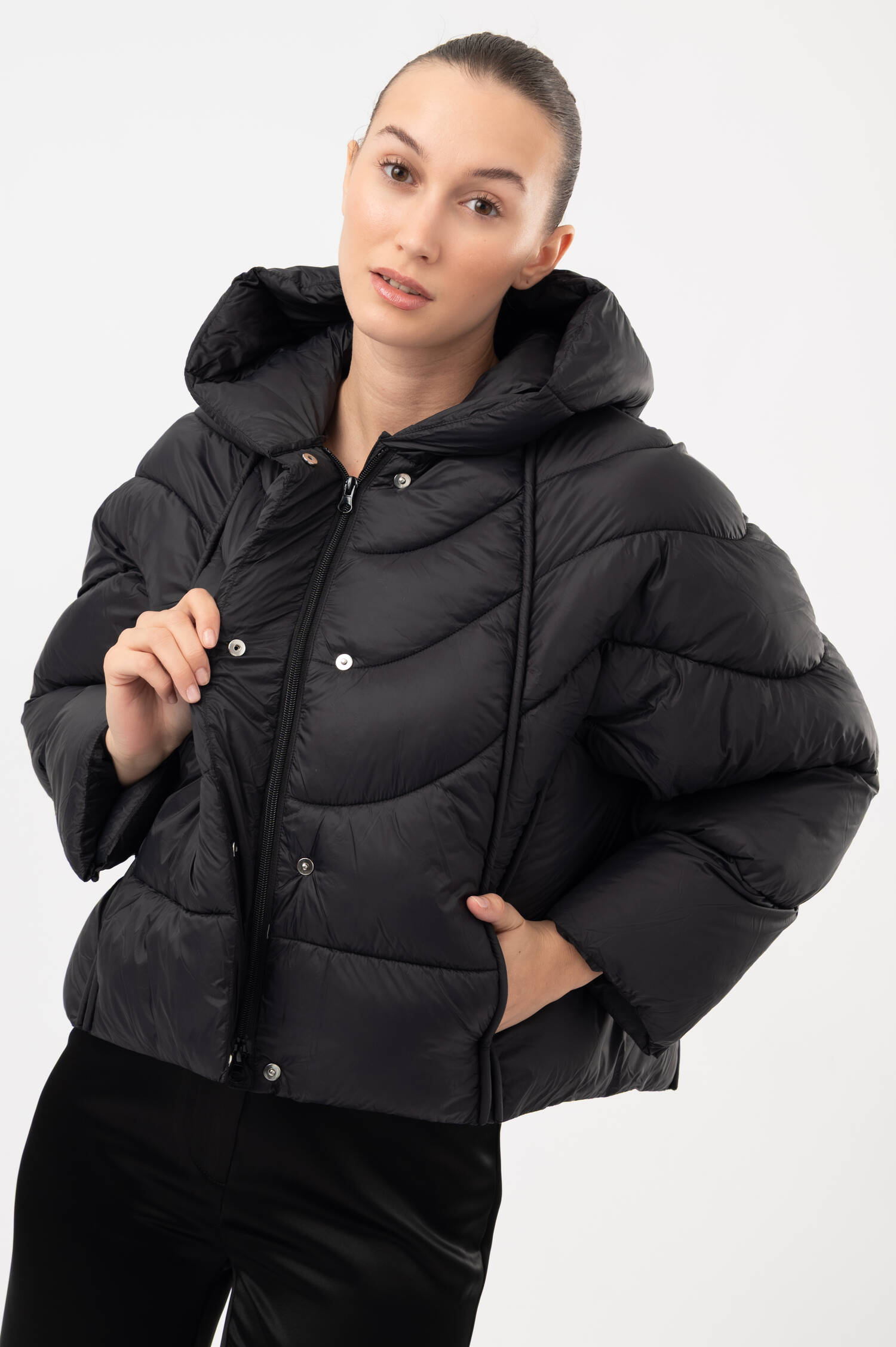 Steppjacke AKIKO in Schwarz Steppjacke AKIKO in Schwarz
