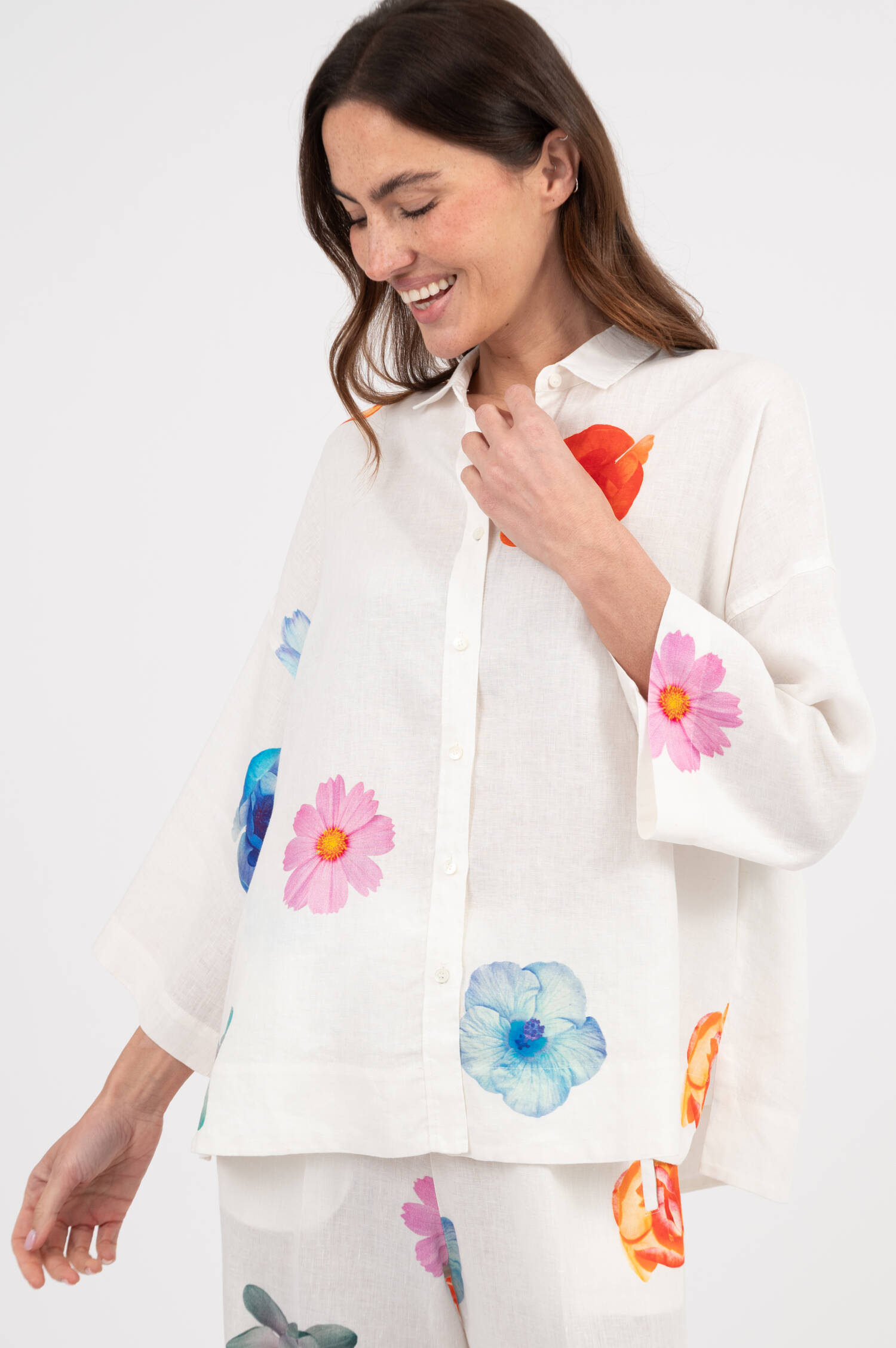 Leinenhose mit Blumen-Print in Weiß Leinenhose mit Blumen-Print in Weiß