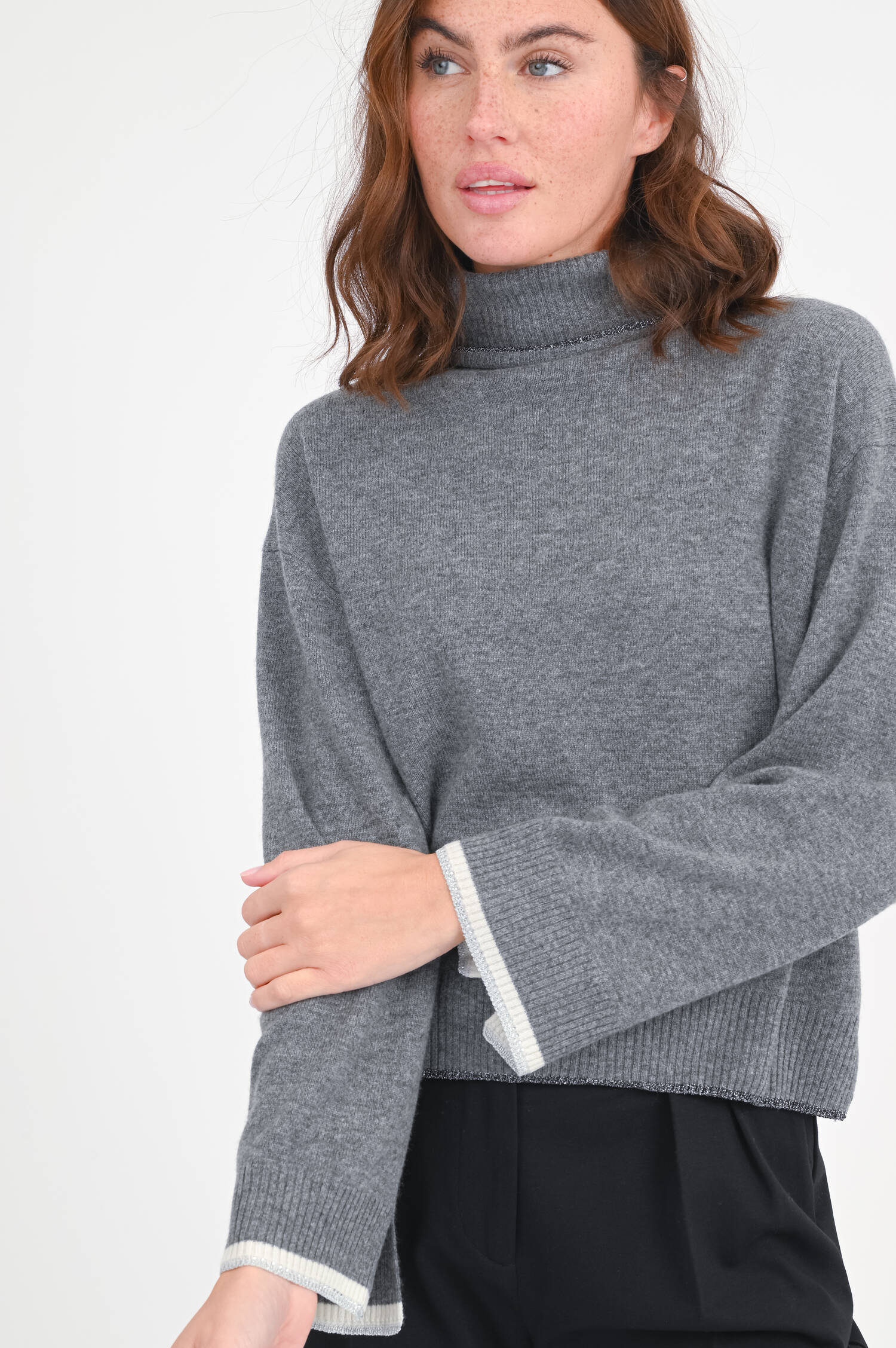 Rollkragenpullover mit Glitzerdetails in Grau