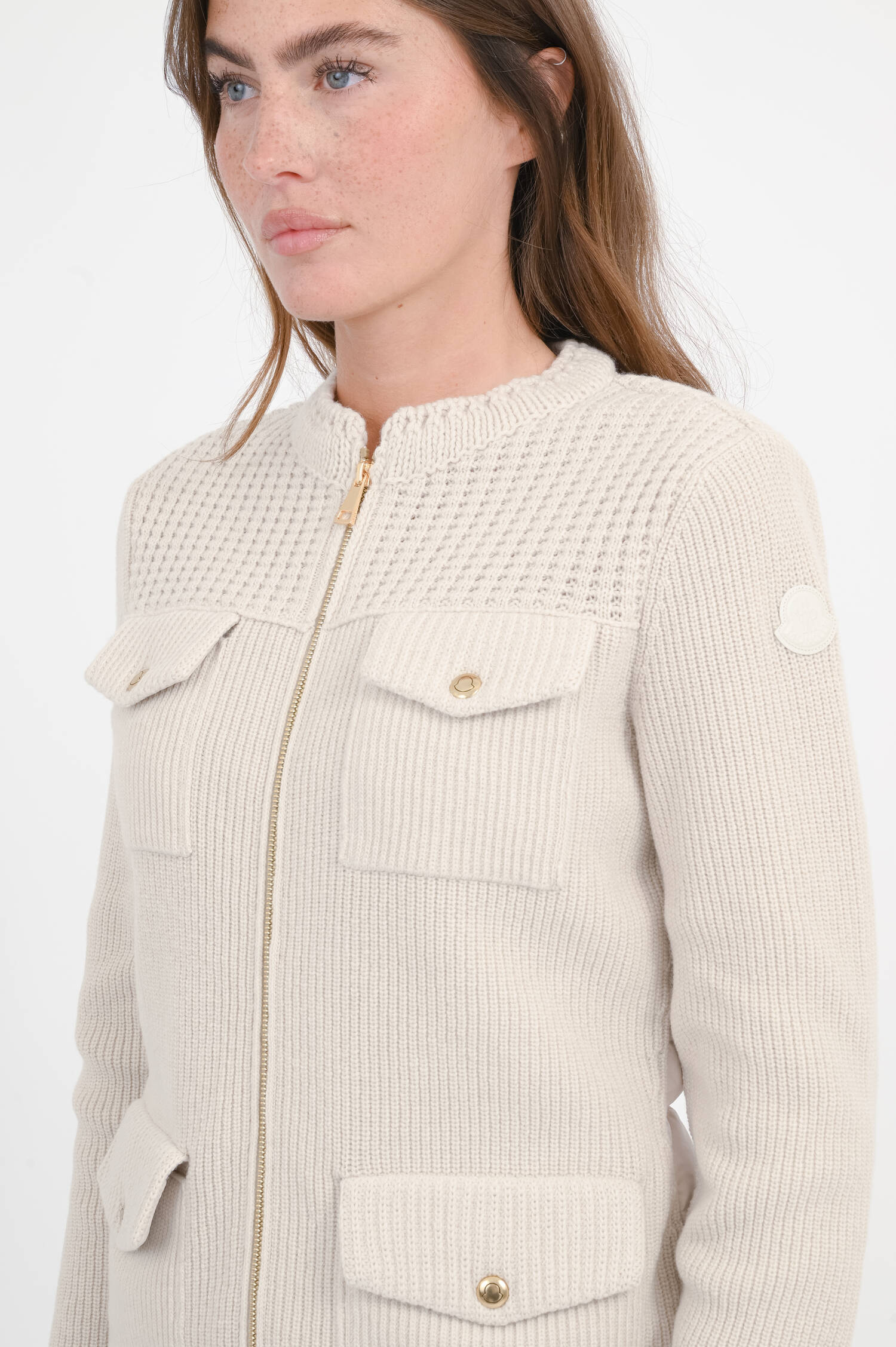 Wattierte Strickjacke in hellem Greige