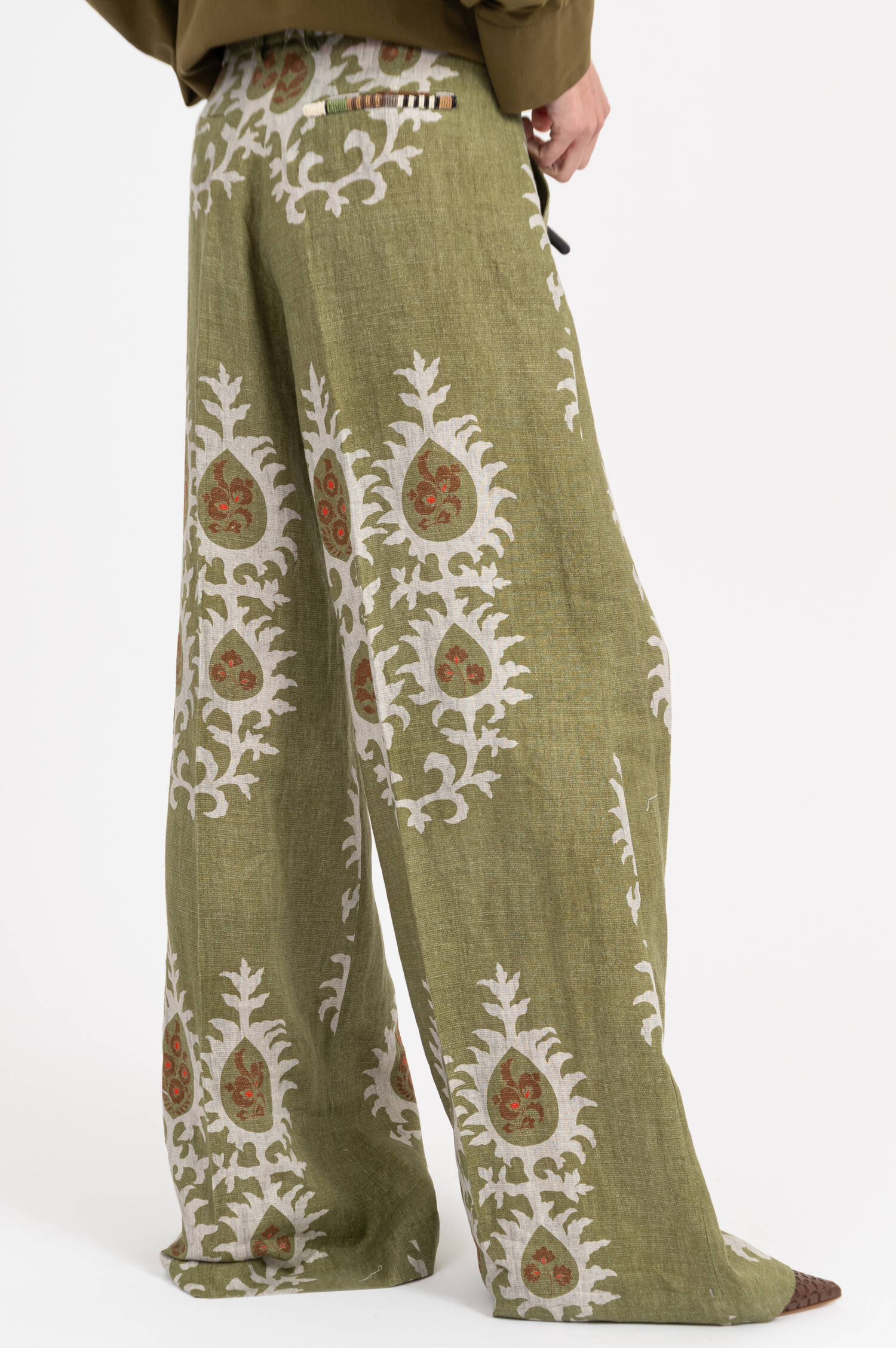 Leinenhose mit Print in Olivgrün