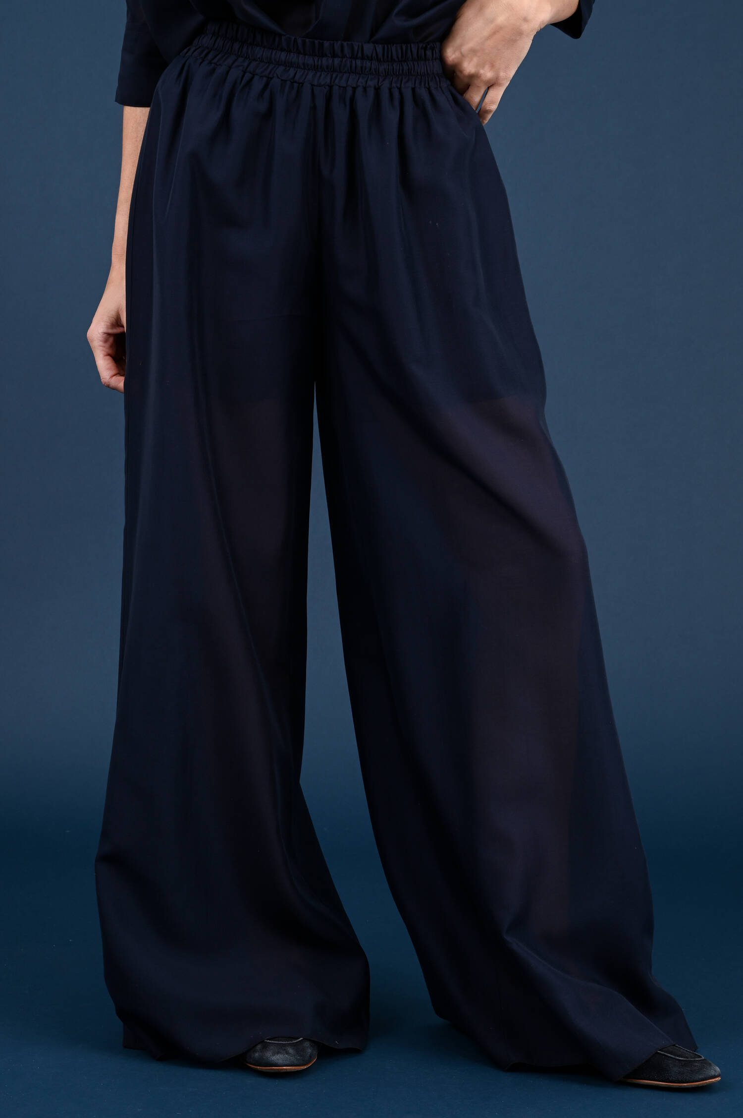 Wide-Leg Hose in Navy