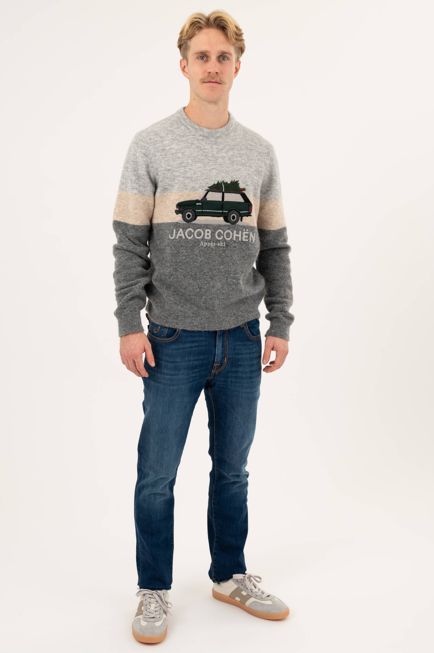 Pullover mit Auto-Stickerei in Grau meliert Pullover mit Auto-Stickerei in Grau meliert
