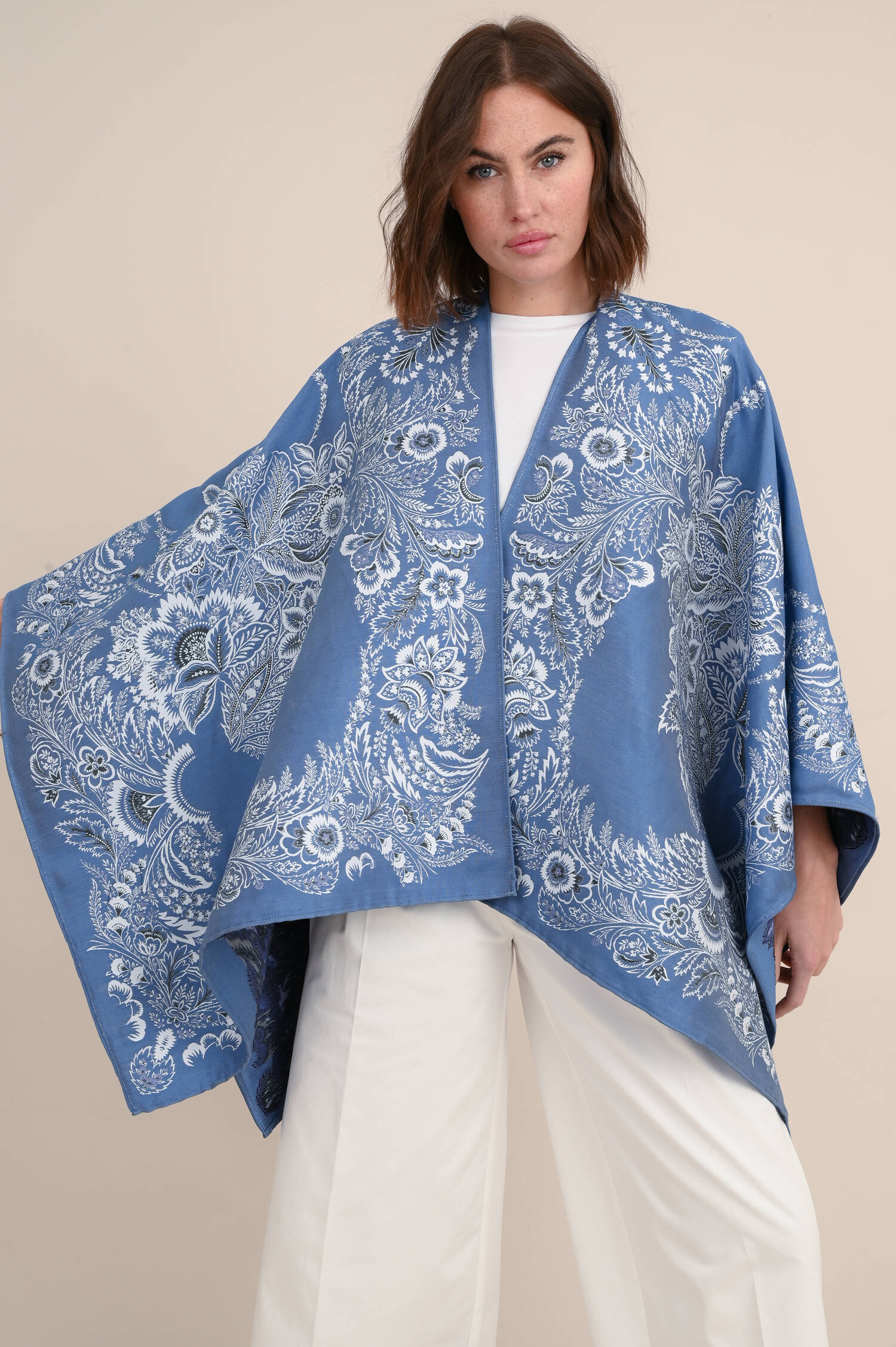 Cape mit Peysley-Muster in Blau Cape mit Peysley-Muster in Blau