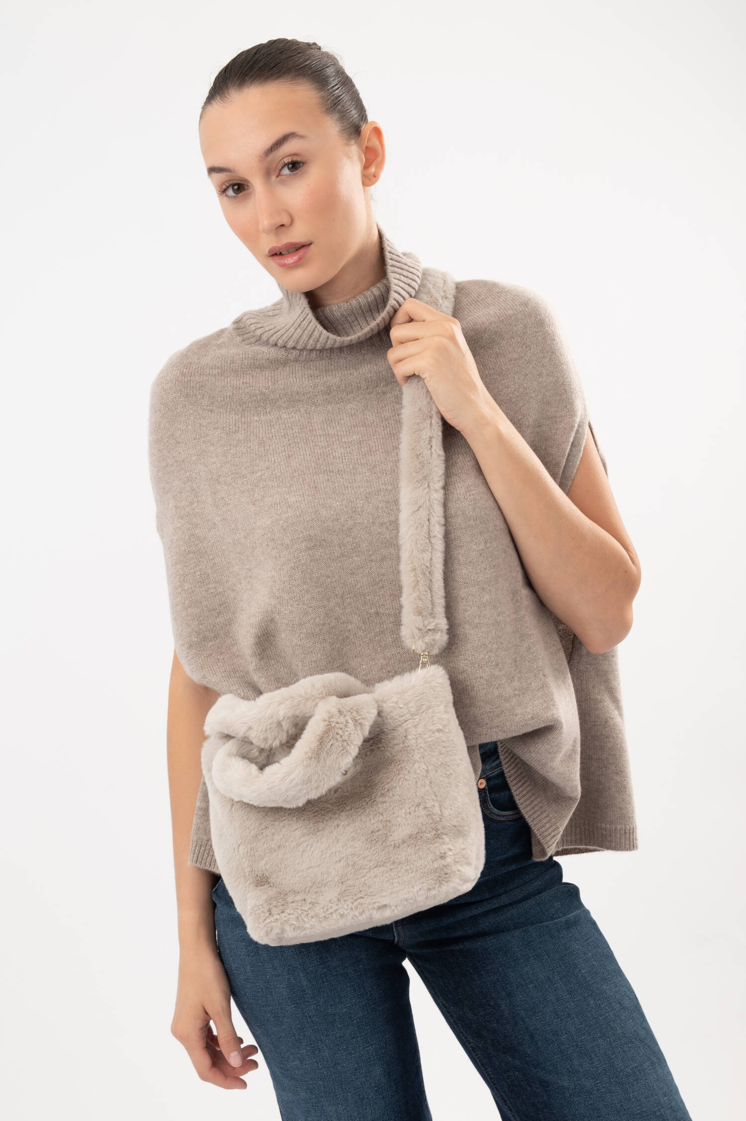 Faux Fur Tasche in Beige Faux Fur Tasche in Beige