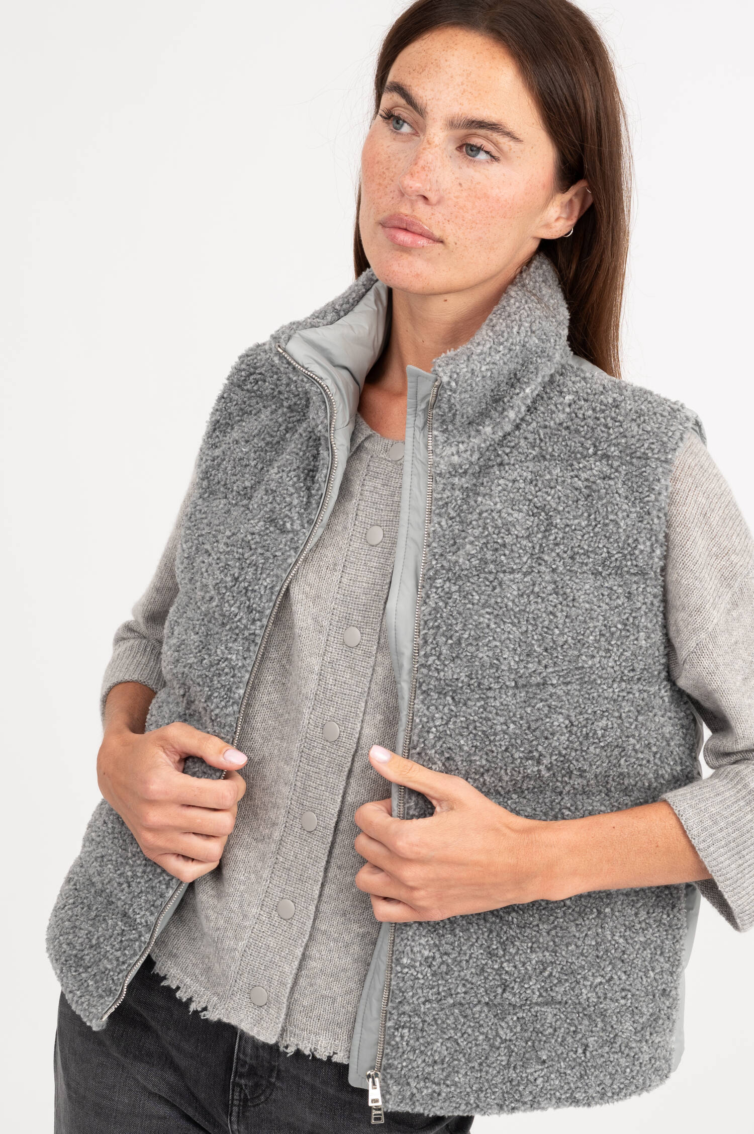 Gilet mit Teddy-Einsatz in Hellgrau Gilet mit Teddy-Einsatz in Hellgrau