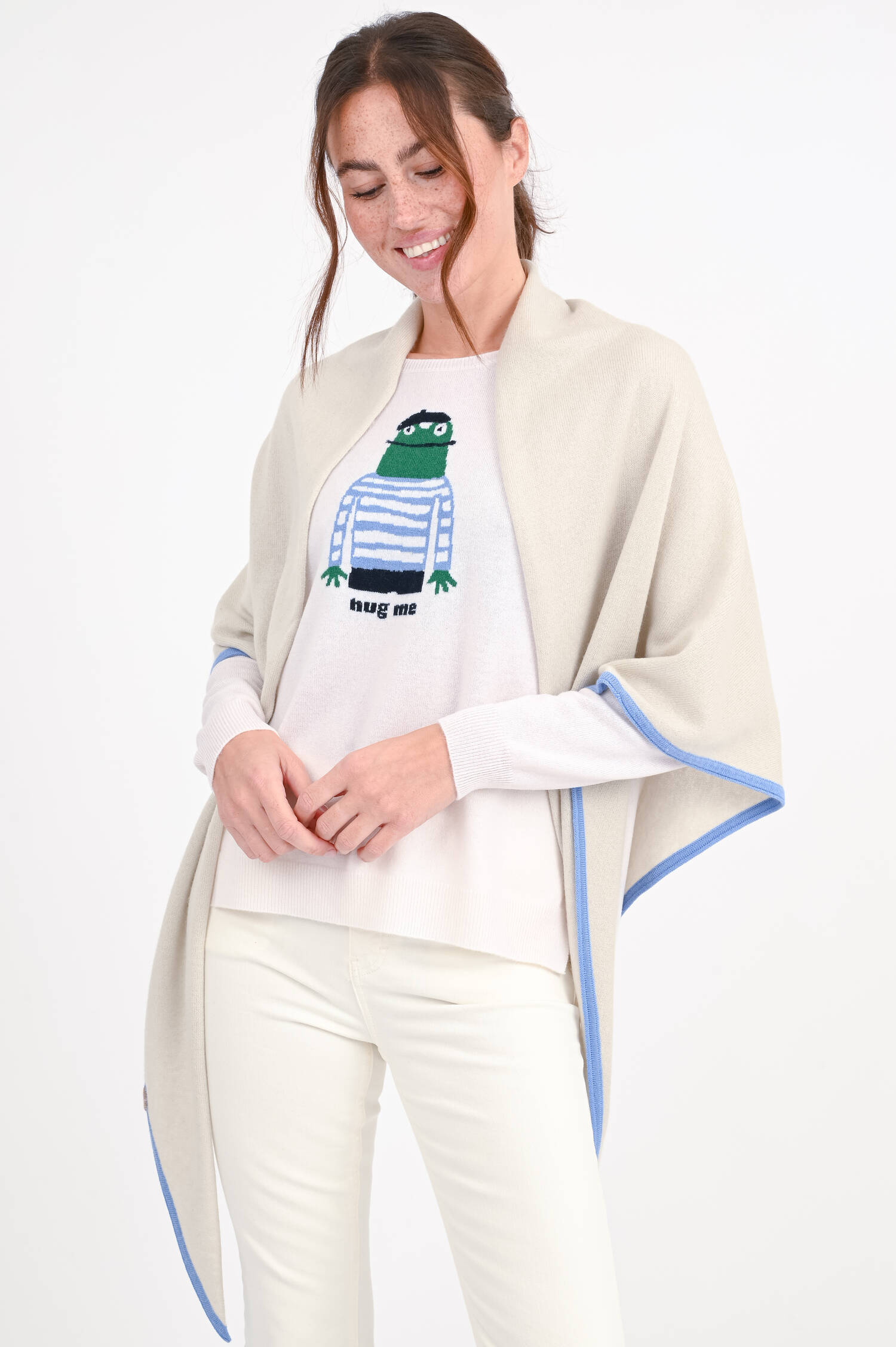 Poncho mit Kontrastfarbe in Marzipan/Blau