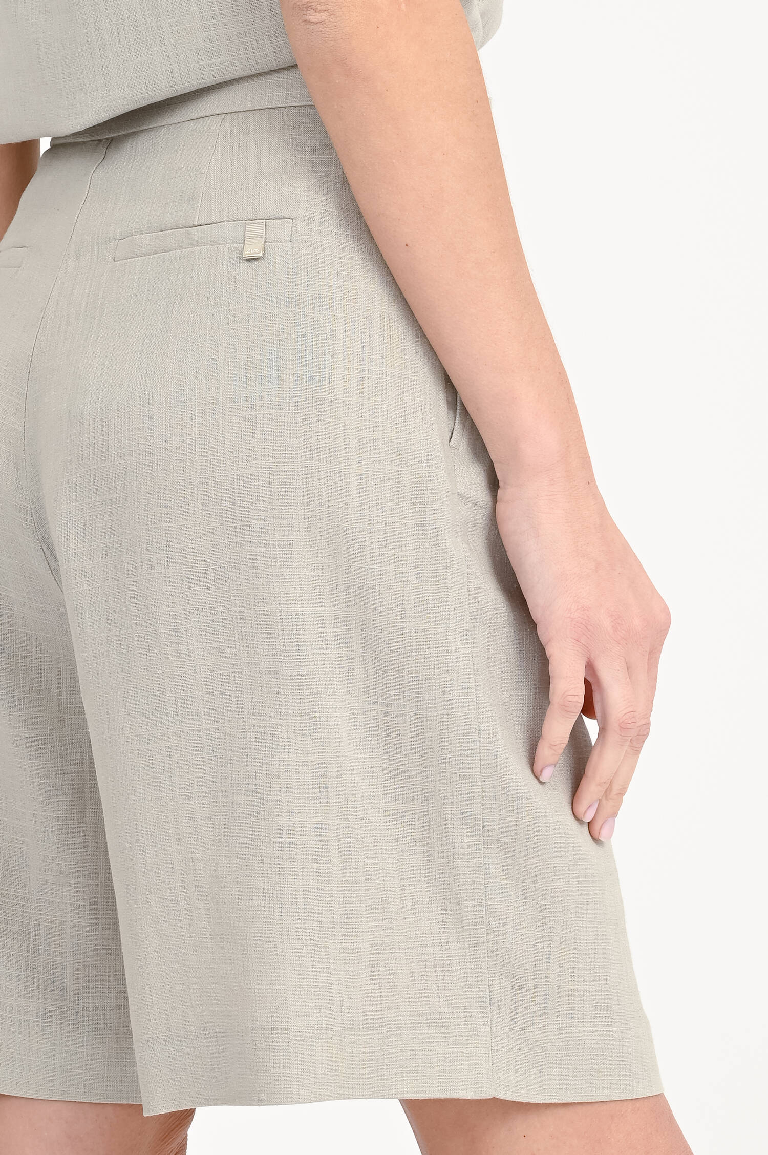 Viskose-Leinen Bermuda in Strandbeige