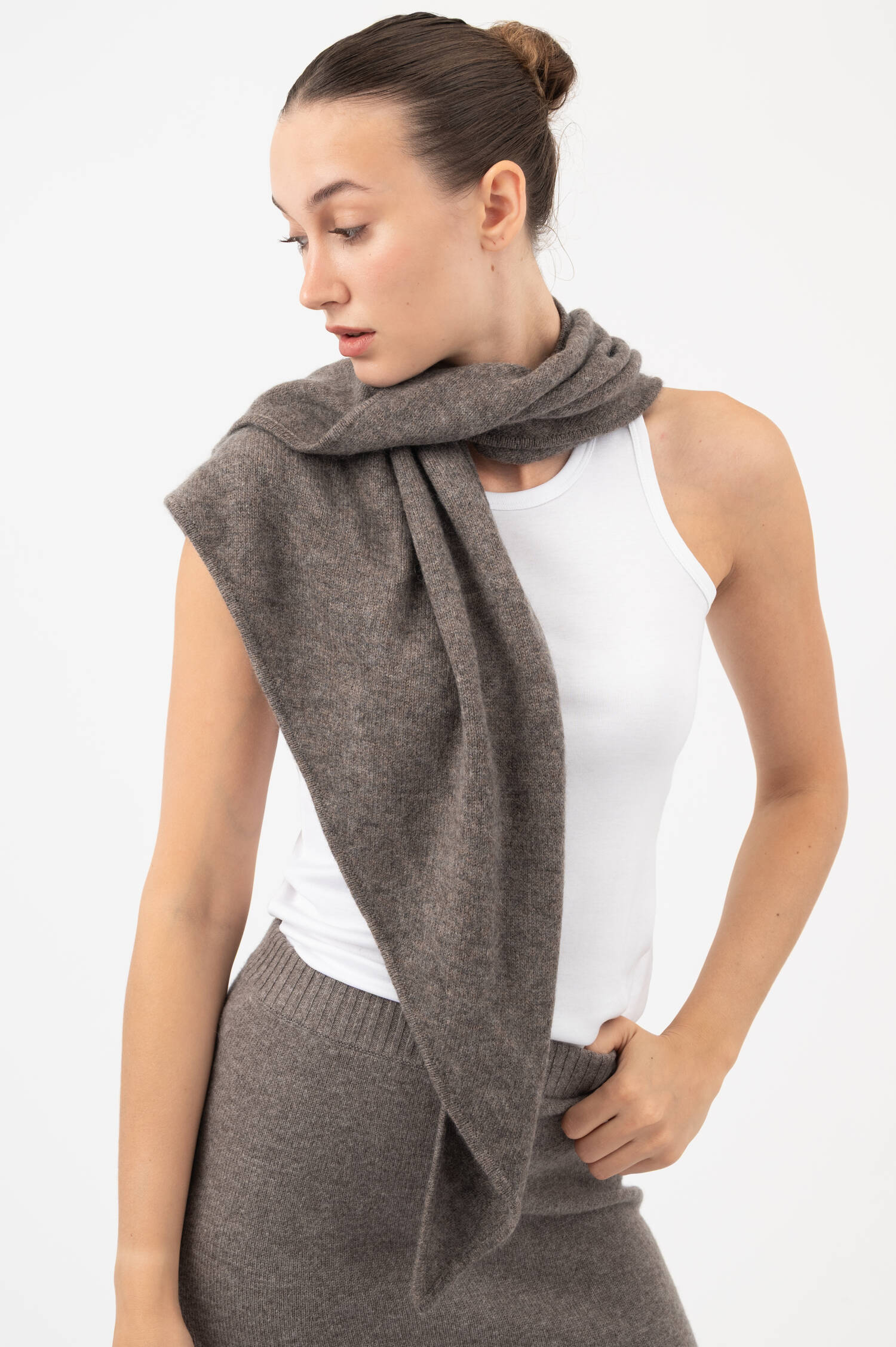 Woll-Cashmere-Dreiecksschal CAMI in Taupe Woll-Cashmere-Dreiecksschal CAMI in Taupe