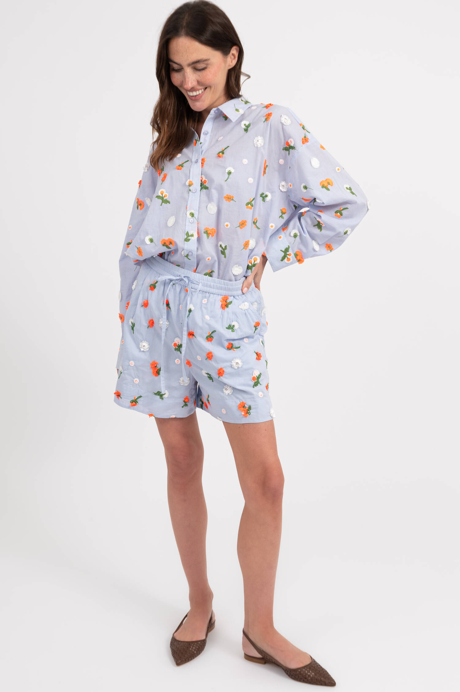 Short JELENA in Hellblau