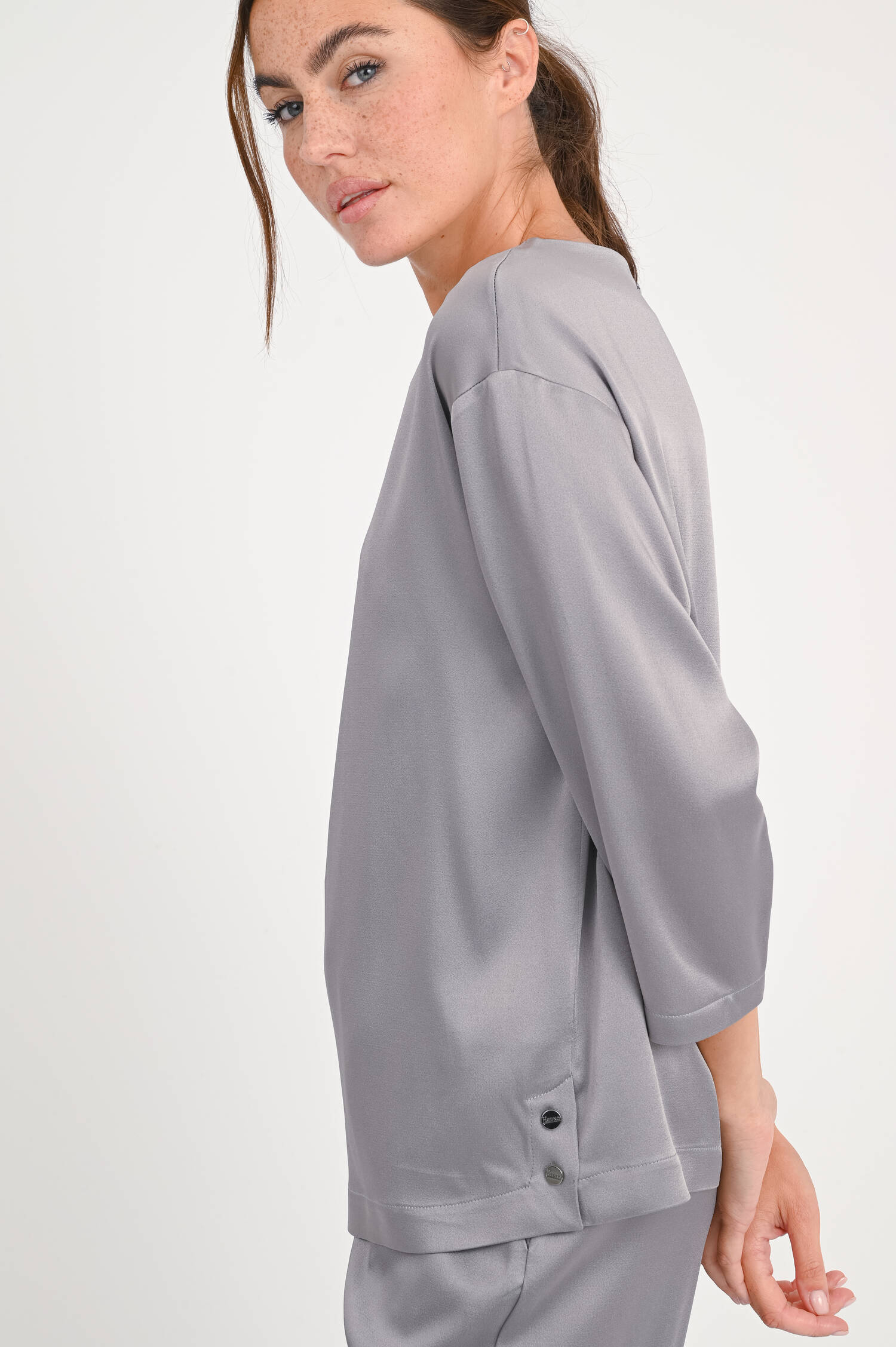 Blusentop mit Rundhalsauschnitt in Grau