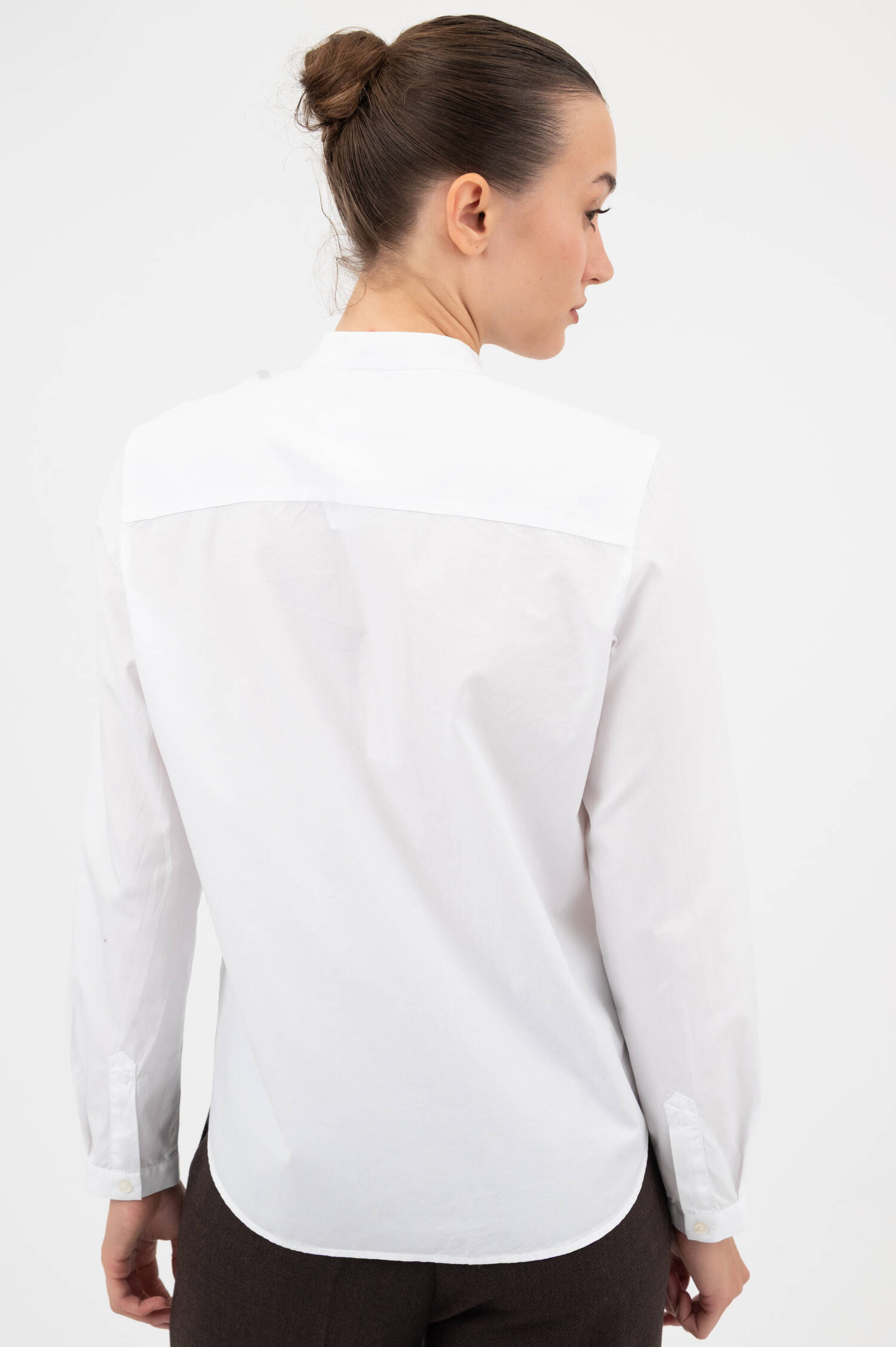 Bluse mit Blumen-Applikation in Weiß Bluse mit Blumen-Applikation in Weiß