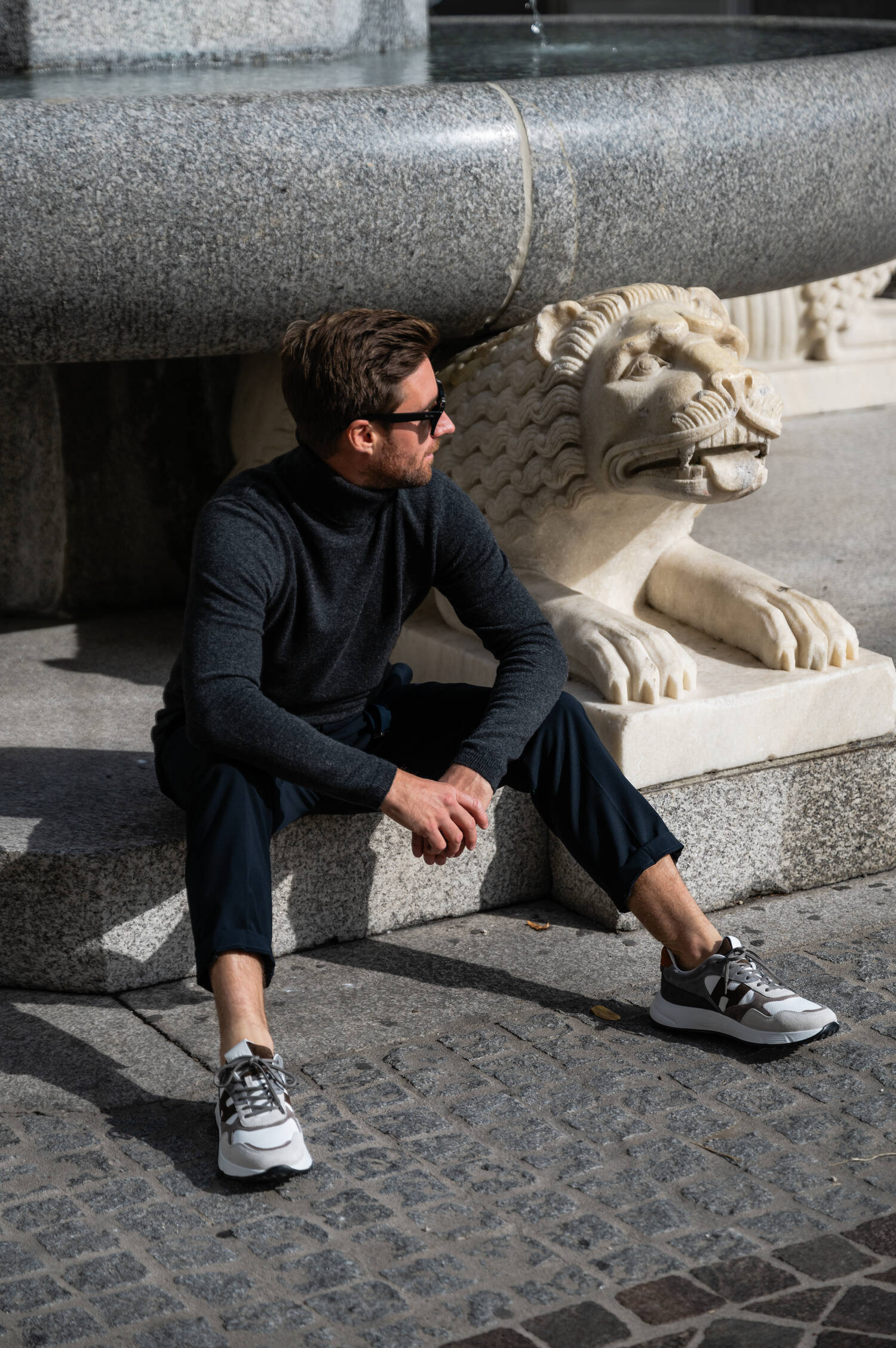 Gefütterter Sneaker aus Veloursleder in Navy