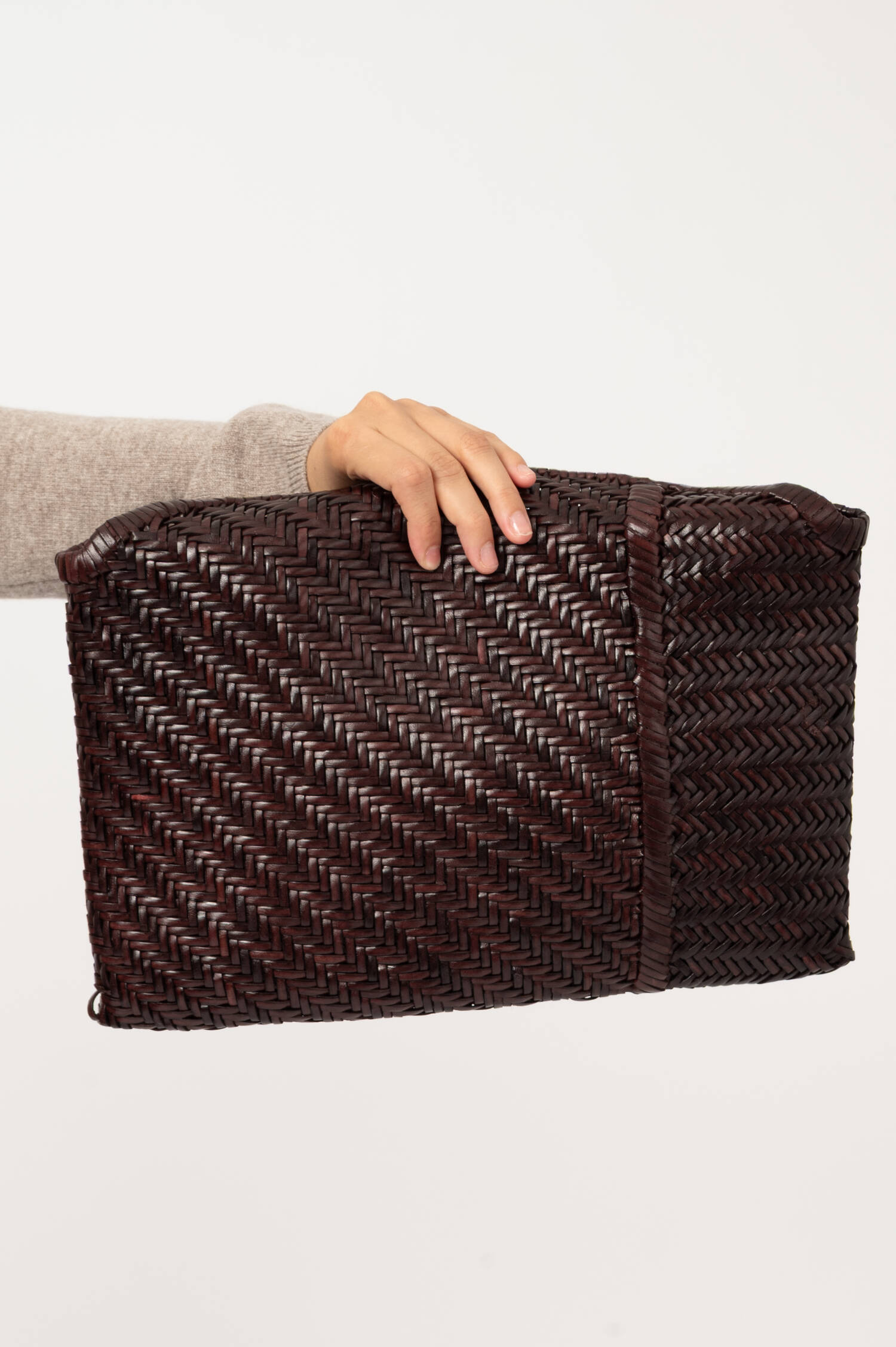Geflochtene Leder-Clutch in Bordeauxrot
