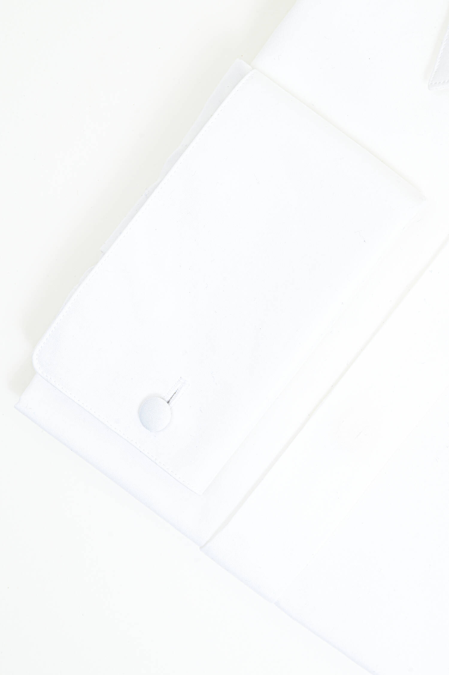Hemd aus Baumwolle mit Haifischkragen in Weiß Hemd aus Baumwolle mit Haifischkragen in Weiß