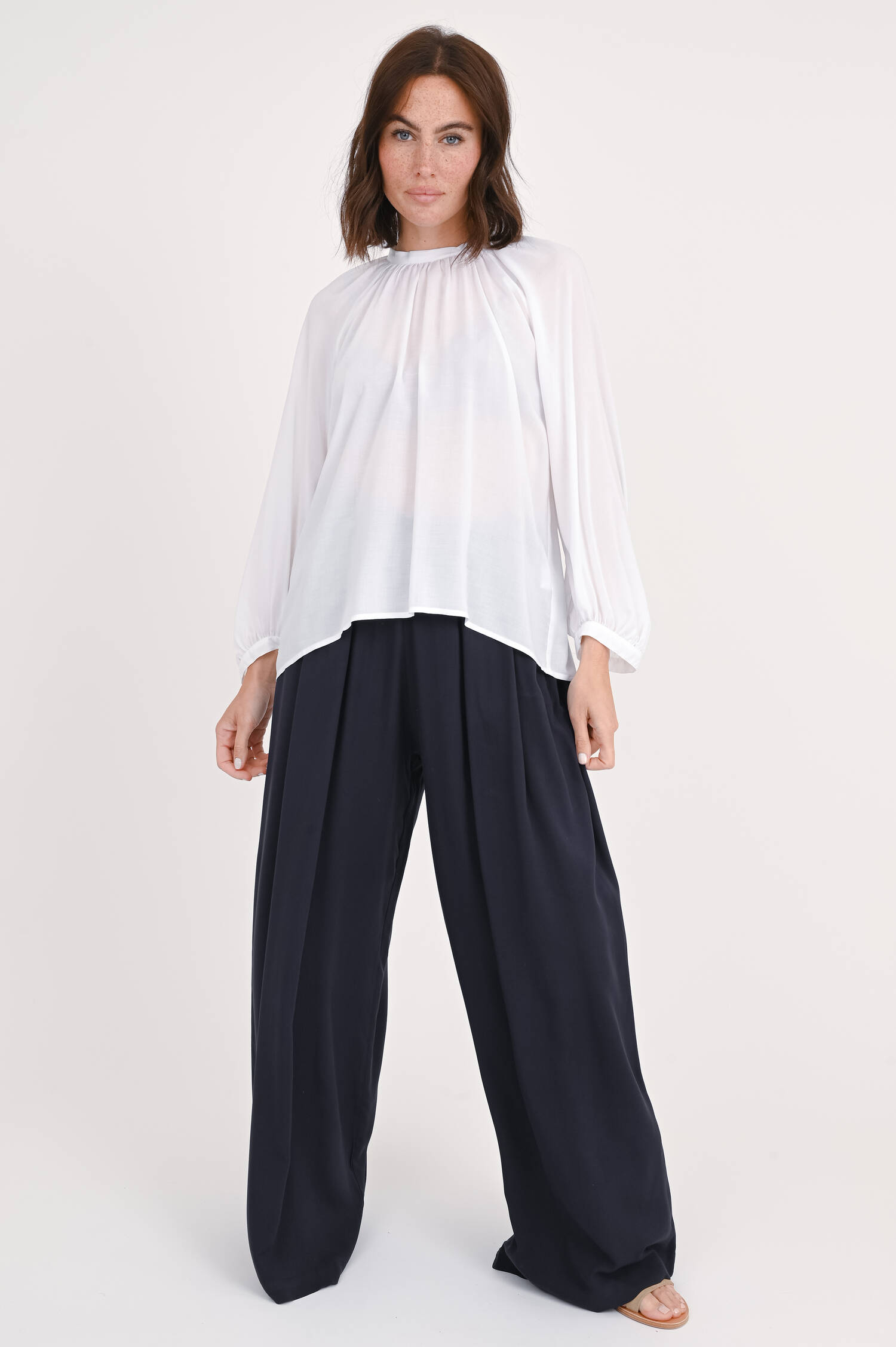 Bluse MABE mit zarten Ballonärmeln in Weiß Bluse MABE mit zarten Ballonärmeln in Weiß