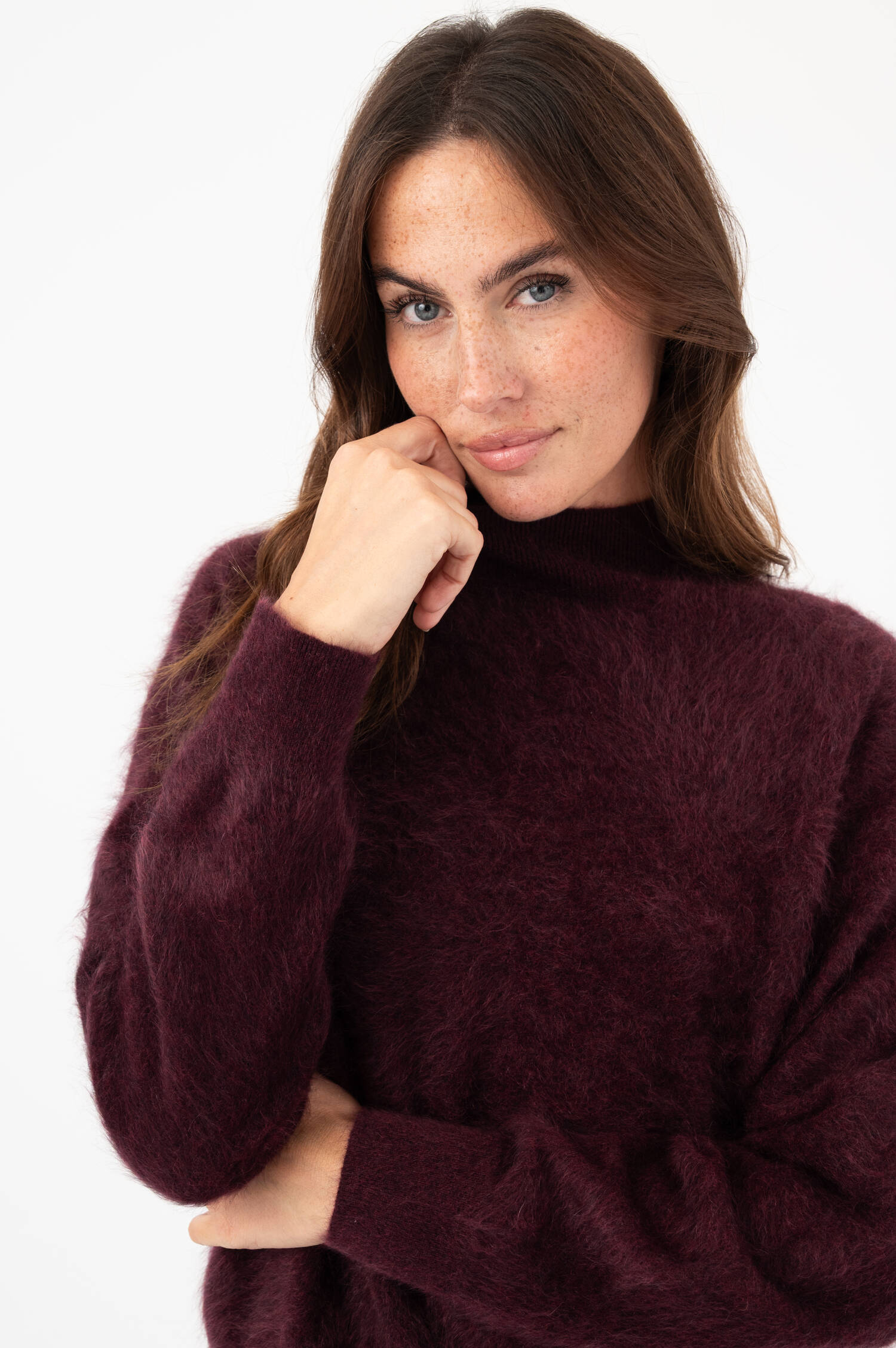 Hairy-Cashmere-Stehkragen-Pullover in Beerenrot Hairy-Cashmere-Stehkragen-Pullover in Beerenrot