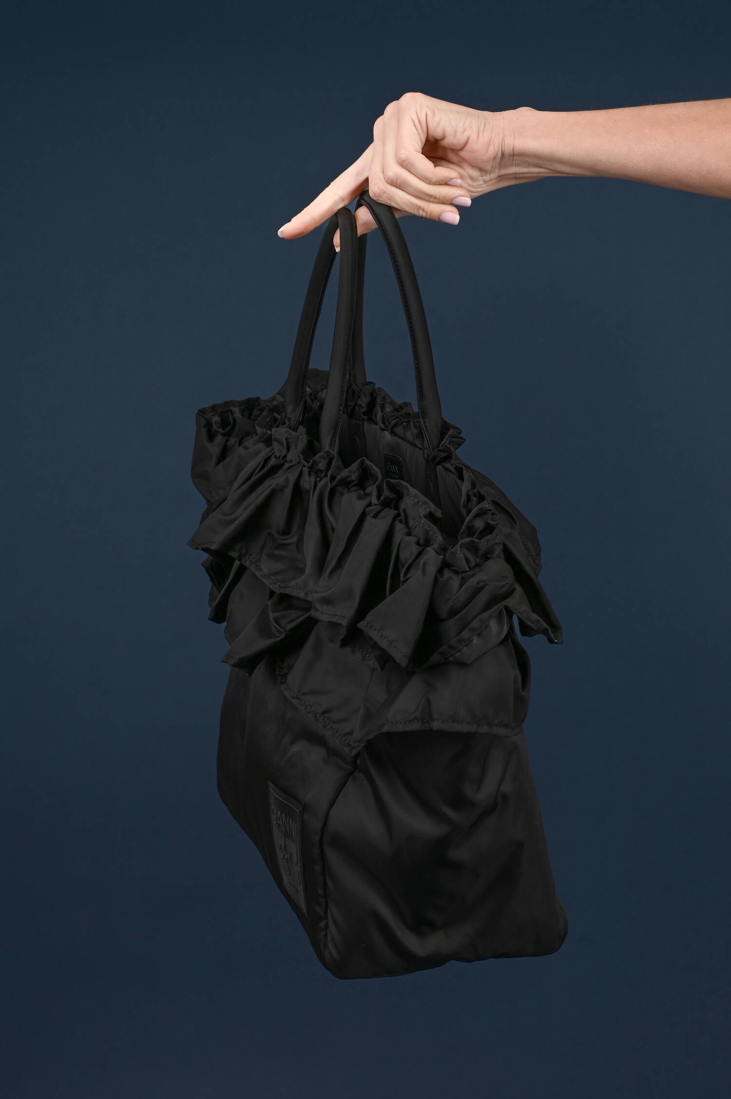 XXL Shopper Ruffle in Schwarz XXL Shopper Ruffle in Schwarz