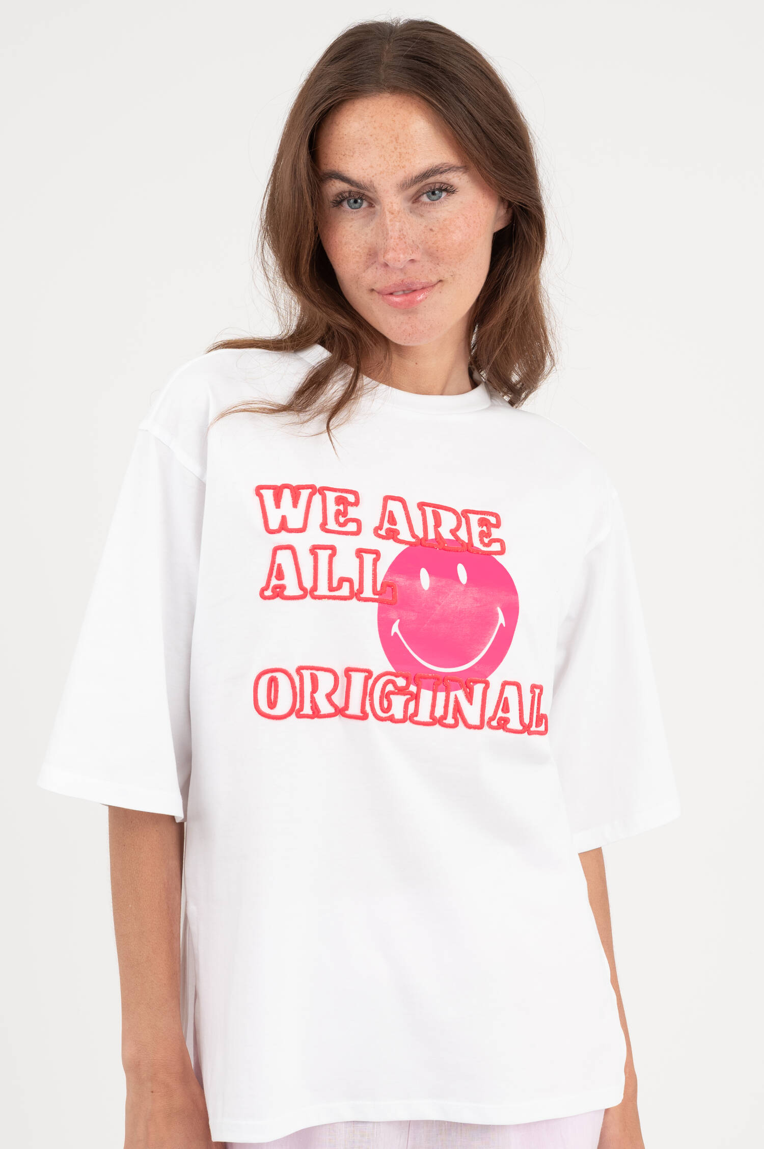 T-Shirt mit Applikationsstick in Weiß