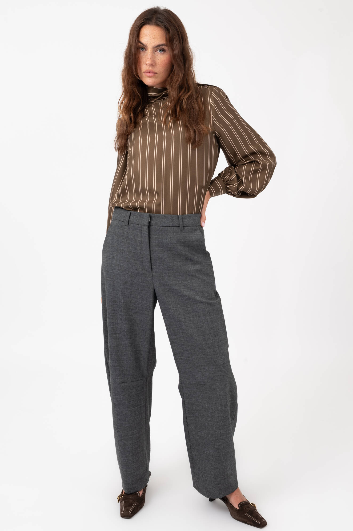 Cropped-Barrel-Hose EDITA in Grau meliert Cropped-Barrel-Hose EDITA in Grau meliert